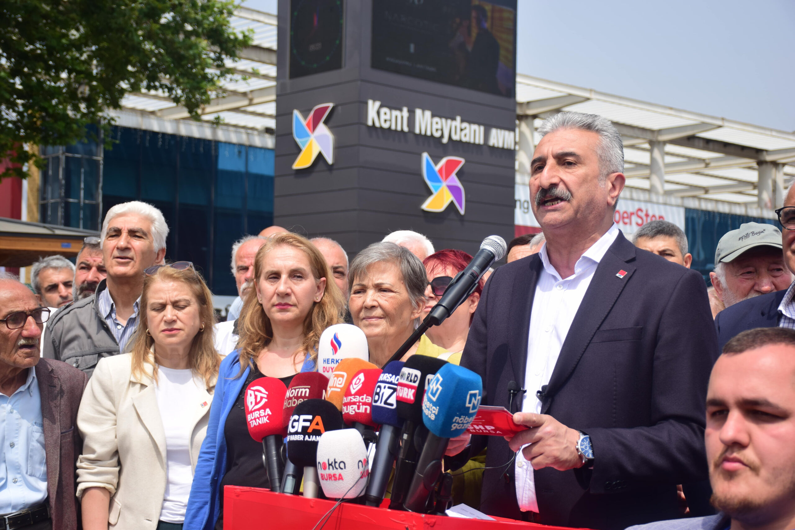 CHP Bursa İl Başkanlığı, Emeklilerin Hakları İçin Kent Meydanı’nda Basın Açıklaması Gerçekleştirdi”