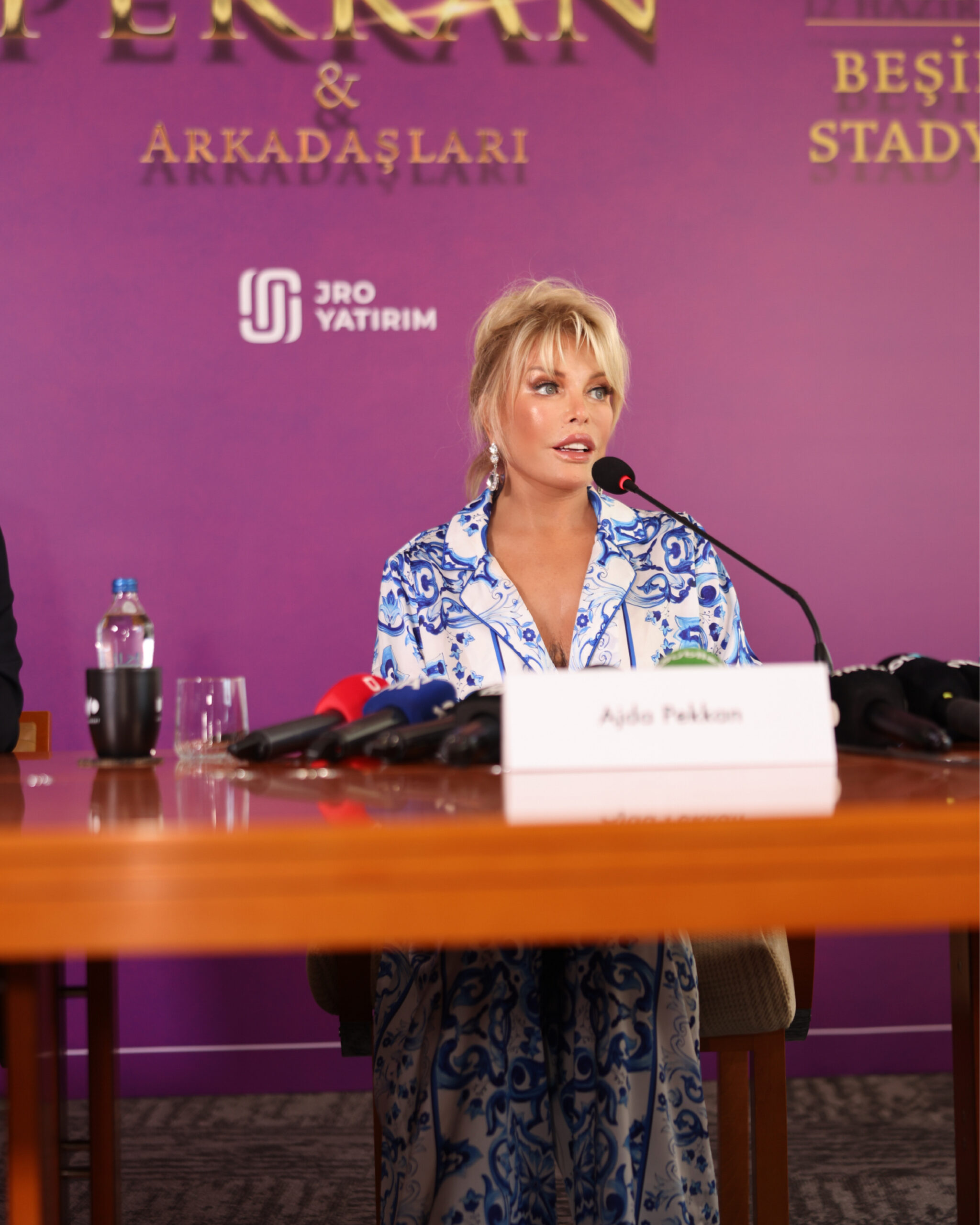 AJDA PEKKAN’DAN KARİYERİNİN İLK STADYUM KONSERİ