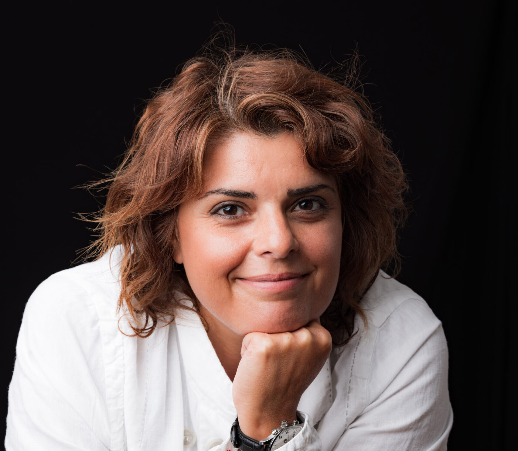 Ünlü Şef Refika Birgül, Gıda İsrafına Dikkat Çekmek ve Boşa Harcama Demek için Çöp Konteynerine Girdi