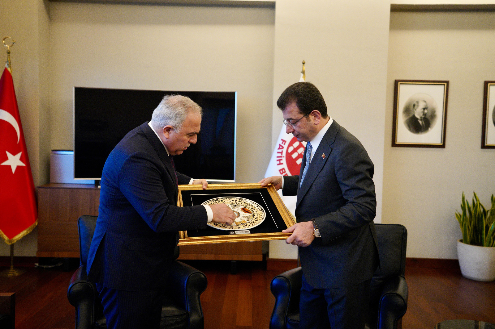 İMAMOĞLU’NDAN FATİH BELEDİYE BAŞKANI TURAN’A TEBRİK ZİYARETİ