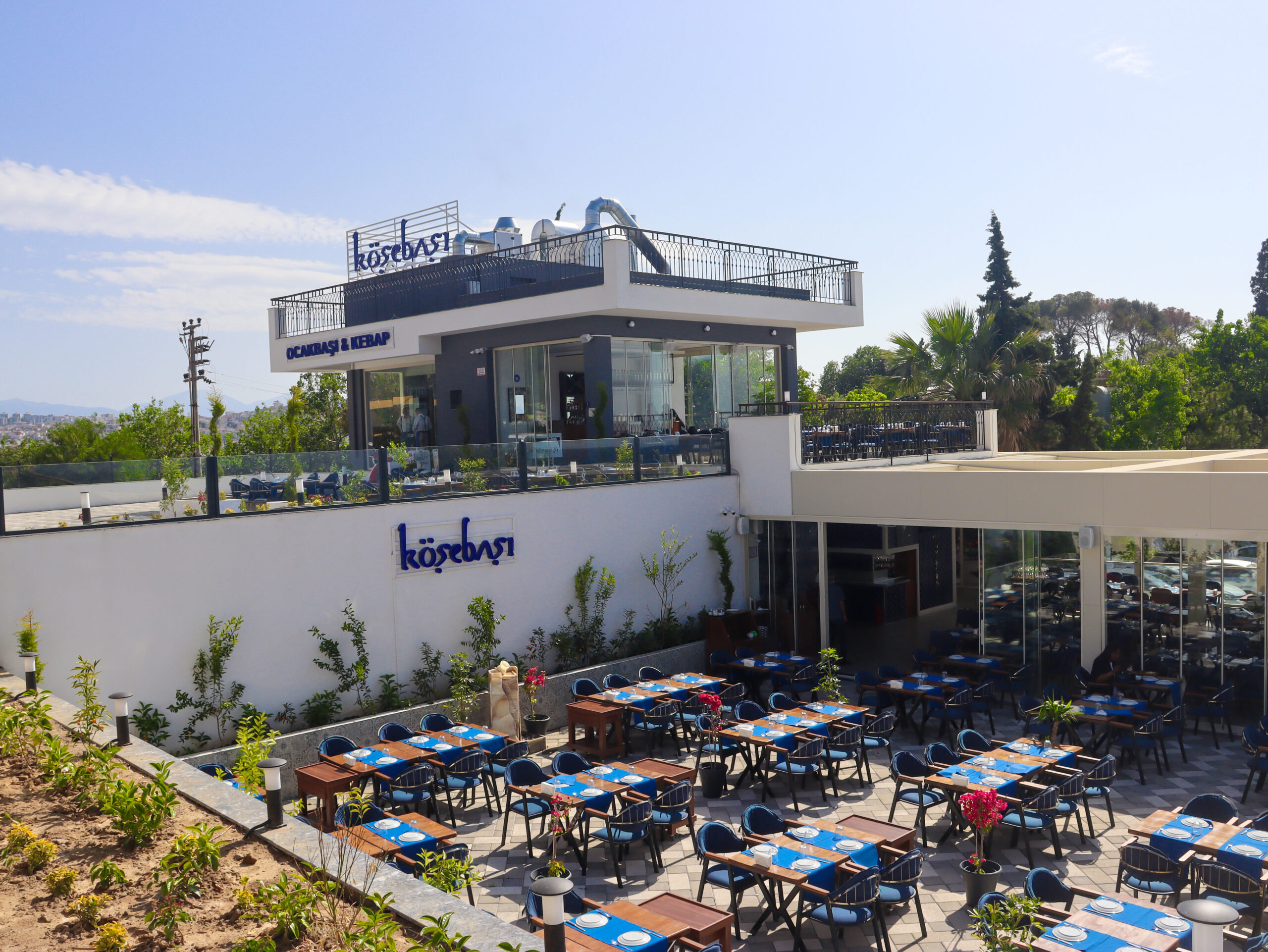 Köşebaşı yeni şubesiyle bu kez Kuşadası’nı lezzetlendirdi 