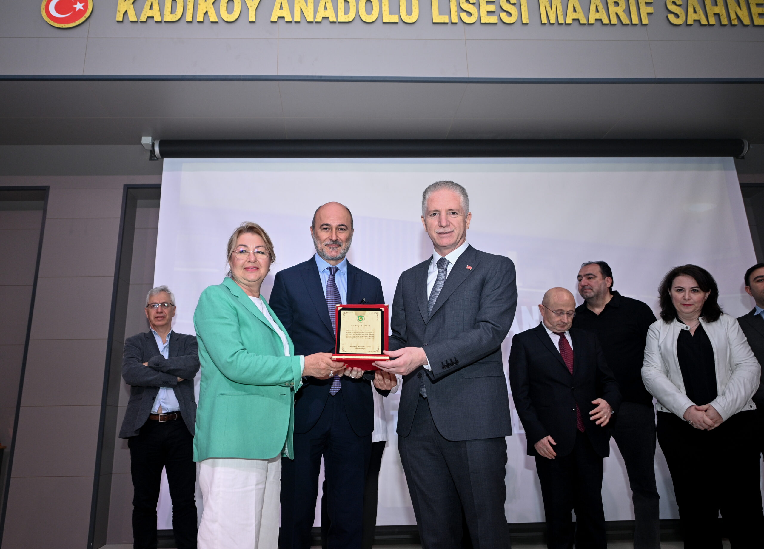 Kadıköy Anadolu Lisesi Kütüphanesi Kayalar Ailesinin Desteğiyle Yenilendi