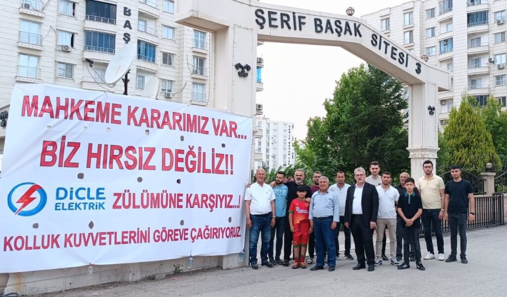 Mardin Nusaybin’de Kaçak Elektrik Skandalı: “Biz Hırsız Değiliz” Diyen Sitede Kaçak Hat Yakalandı!