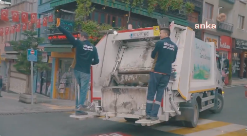 CHP’li Giresun Belediye Başkanı, İşçi Bayramında İşçilerle Beraber Çöp Topladı