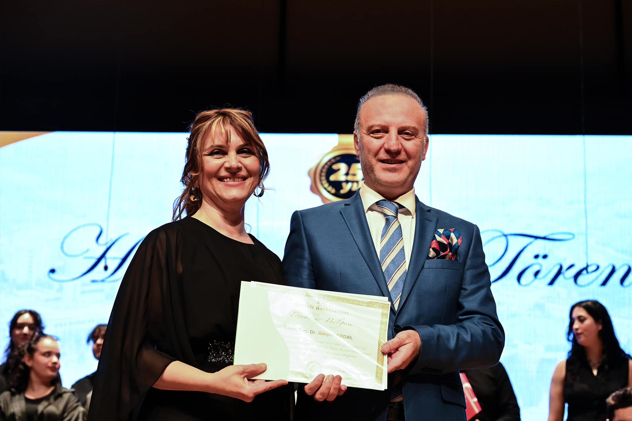 Kocaeli Üniversitesi’nde 25 Yıl ve Üzeri Hizmet Veren İdari Personele ‘Hizmet Onur Töreni’ Düzenlendi