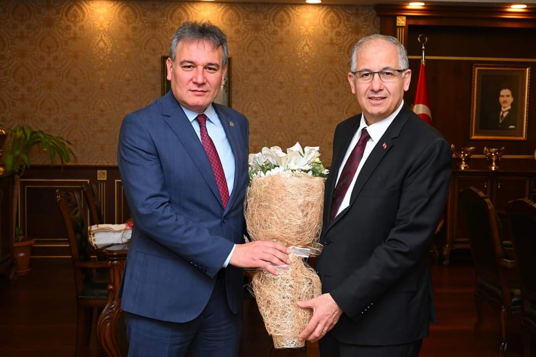 KOÜ’de görev değişimi