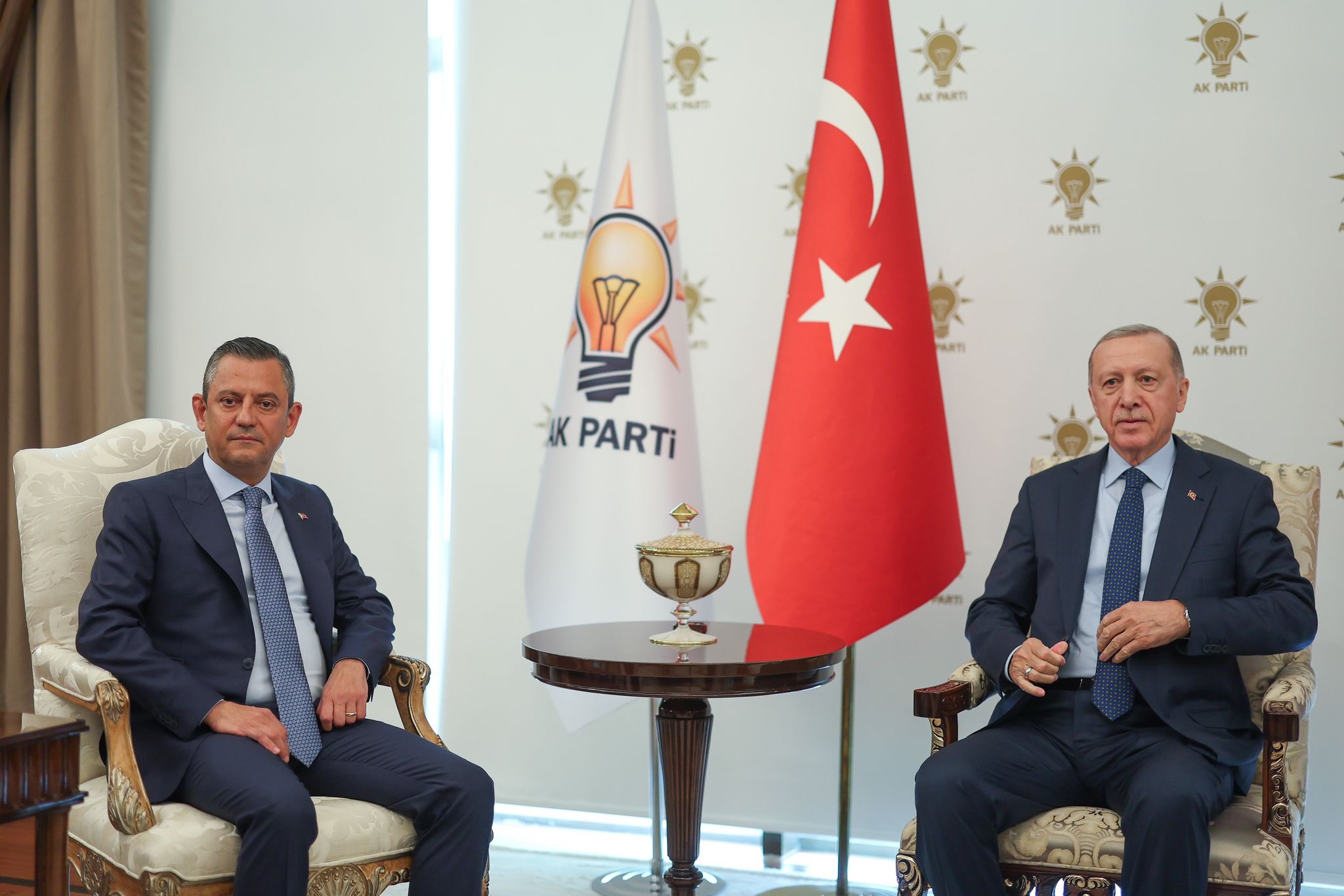 Rıza Zelyut’tan Erdoğan ve Özgür Özel’e Sert Eleştiri: “Etkin Pişmanlıktan Faydalan!”