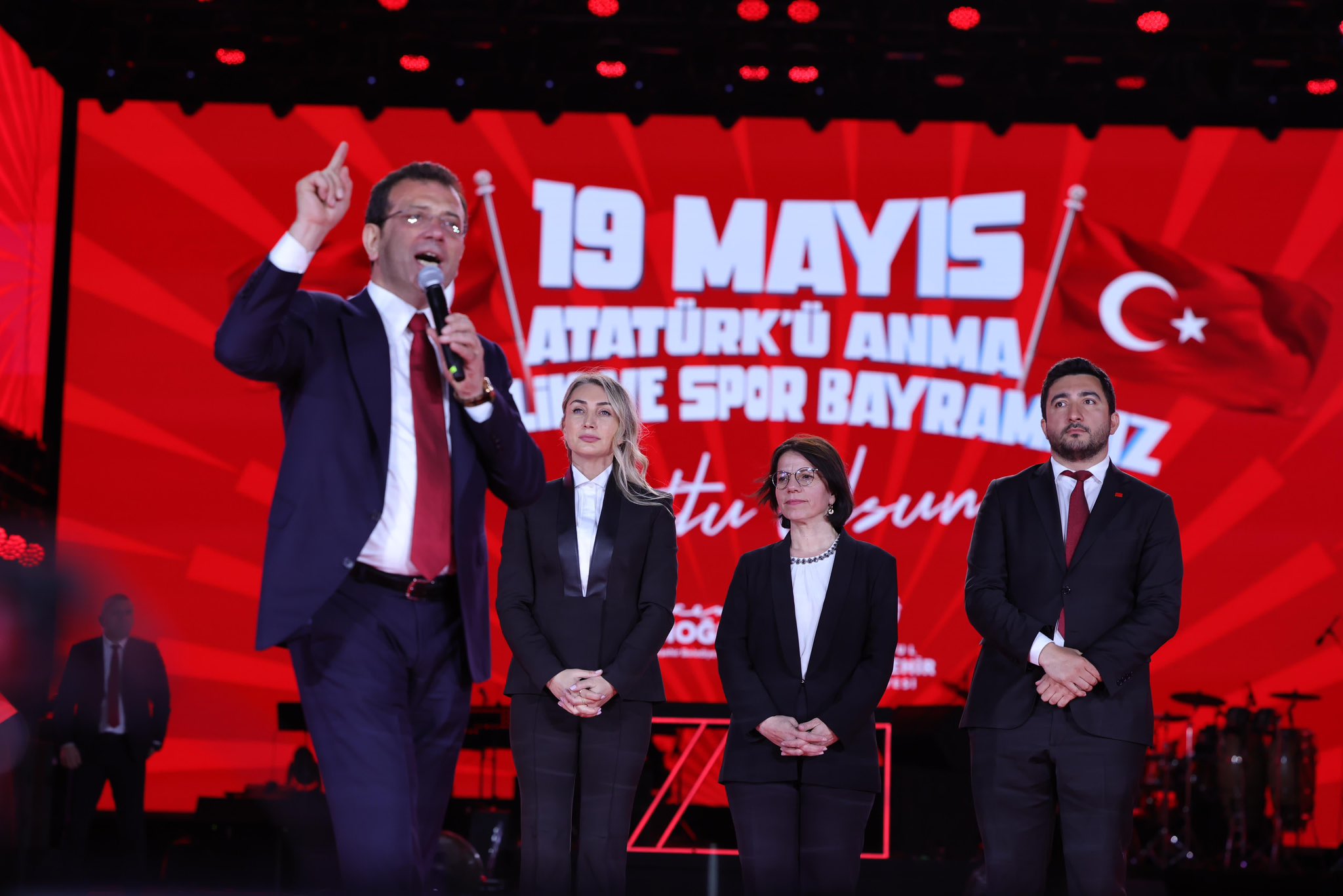 Ekrem İmamoğlu Maltepe’de Gençlerle 19 Mayıs’ı Kutladı ve Atatürk’ün Gençliğe Hitabını Hatırlattı