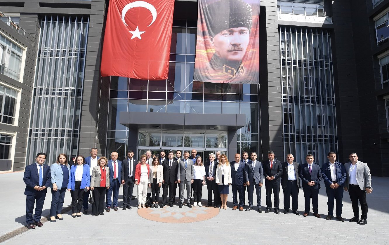 Çekmeköy Belediye Başkanı Orhan Çerkez’den İstanbul İl Başkanı Özgür Çelik’e Teşekkür Ziyareti