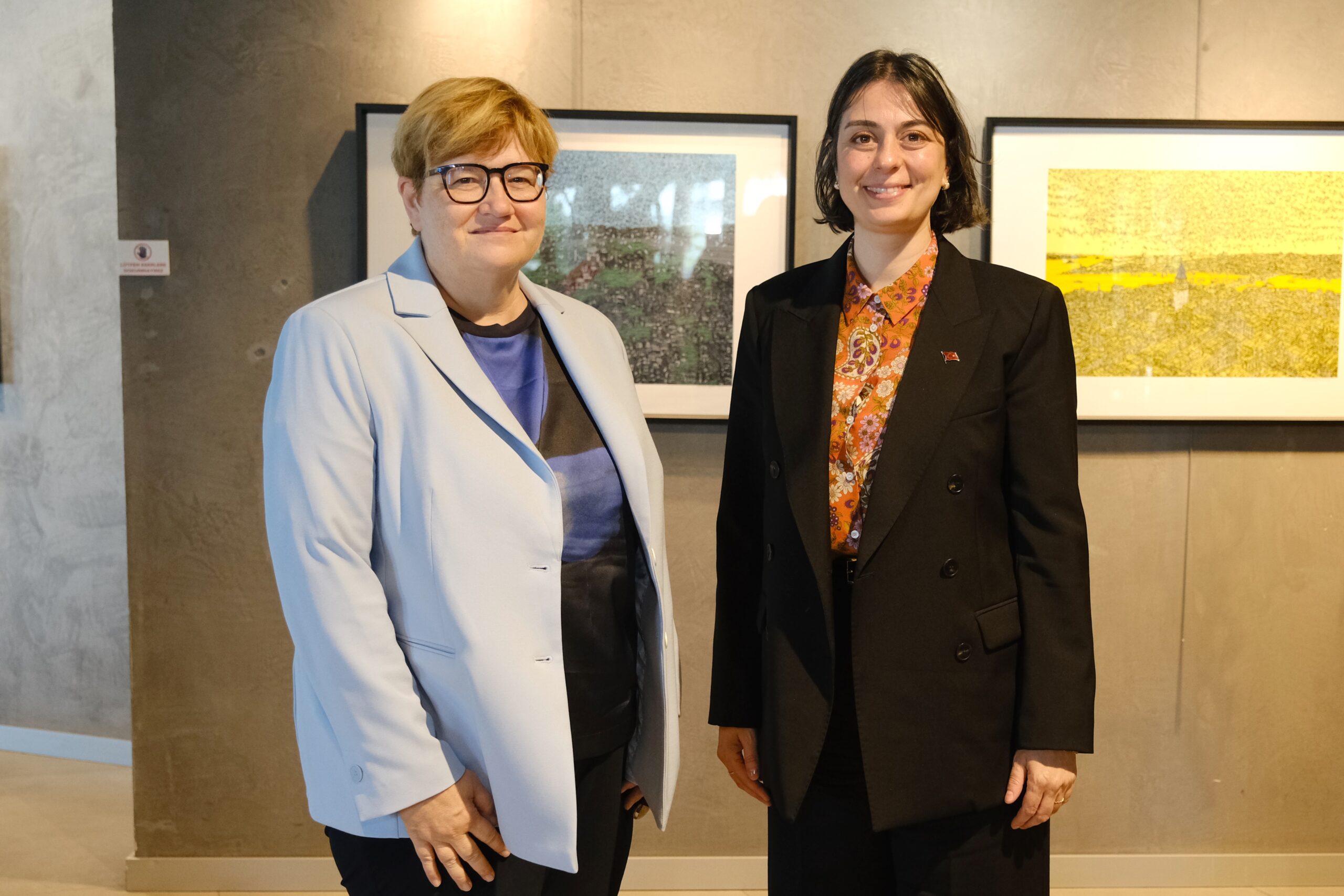 Üsküdar Belediye Başkanı Sinen Dedetaş, Almanya Federal Çalışma ve Sosyal İşler Bakanlığı Parlamenter Müsteşarı Anette Kramme ile İş Birliği Görüşmelerinde Bulundu