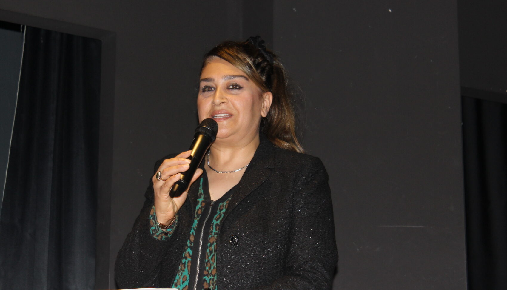 Çekmeköy’de Anneler Günü Coşkusu: Miniklerin Duygusal Performansları Göz Yaşarttı