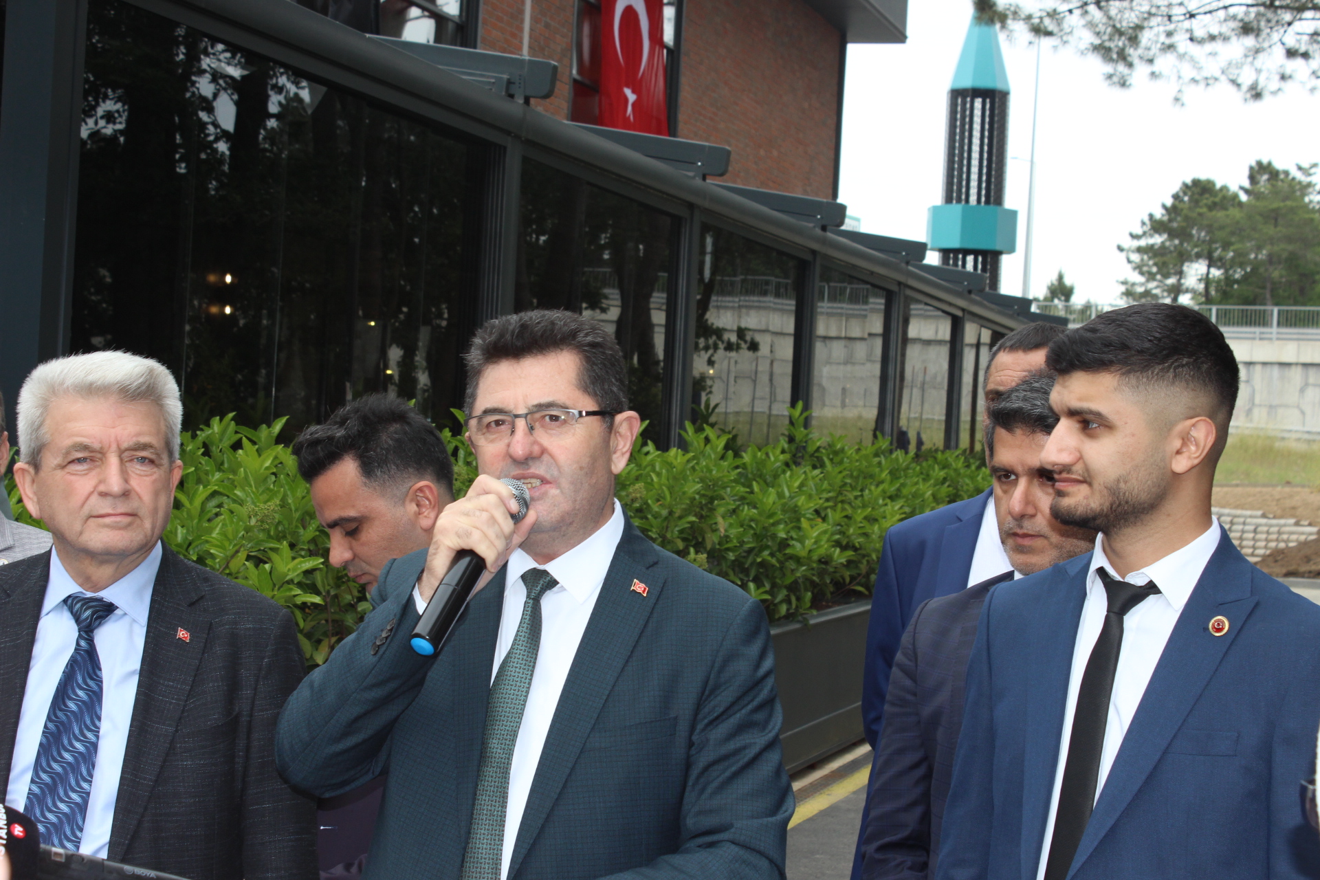 Çekmeköy’de Çifte Bayram: 19 Mayıs Kutlamaları ve Çekmeköy Kahvecisi’nin Açılışı