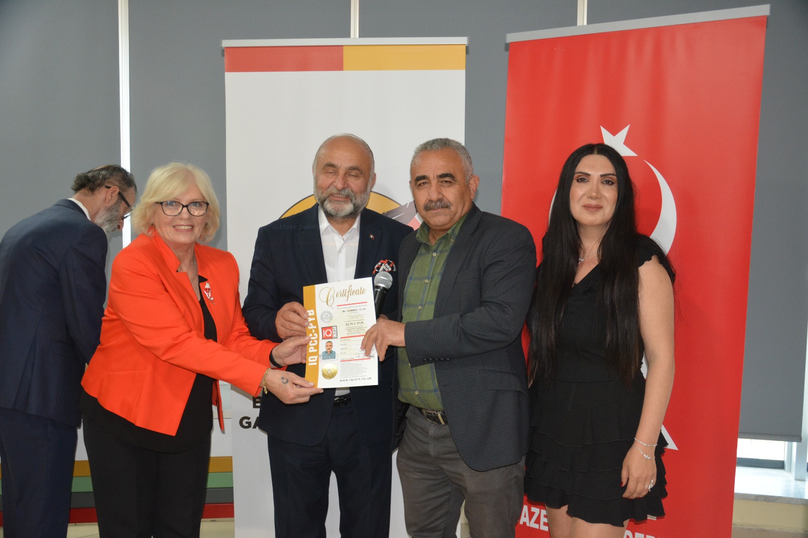 İstanbul’da Bağımsız Gazeteciler Derneği’nden 25. Yılını Dolduran Gazetecilere Prestijli Sertifika Töreni