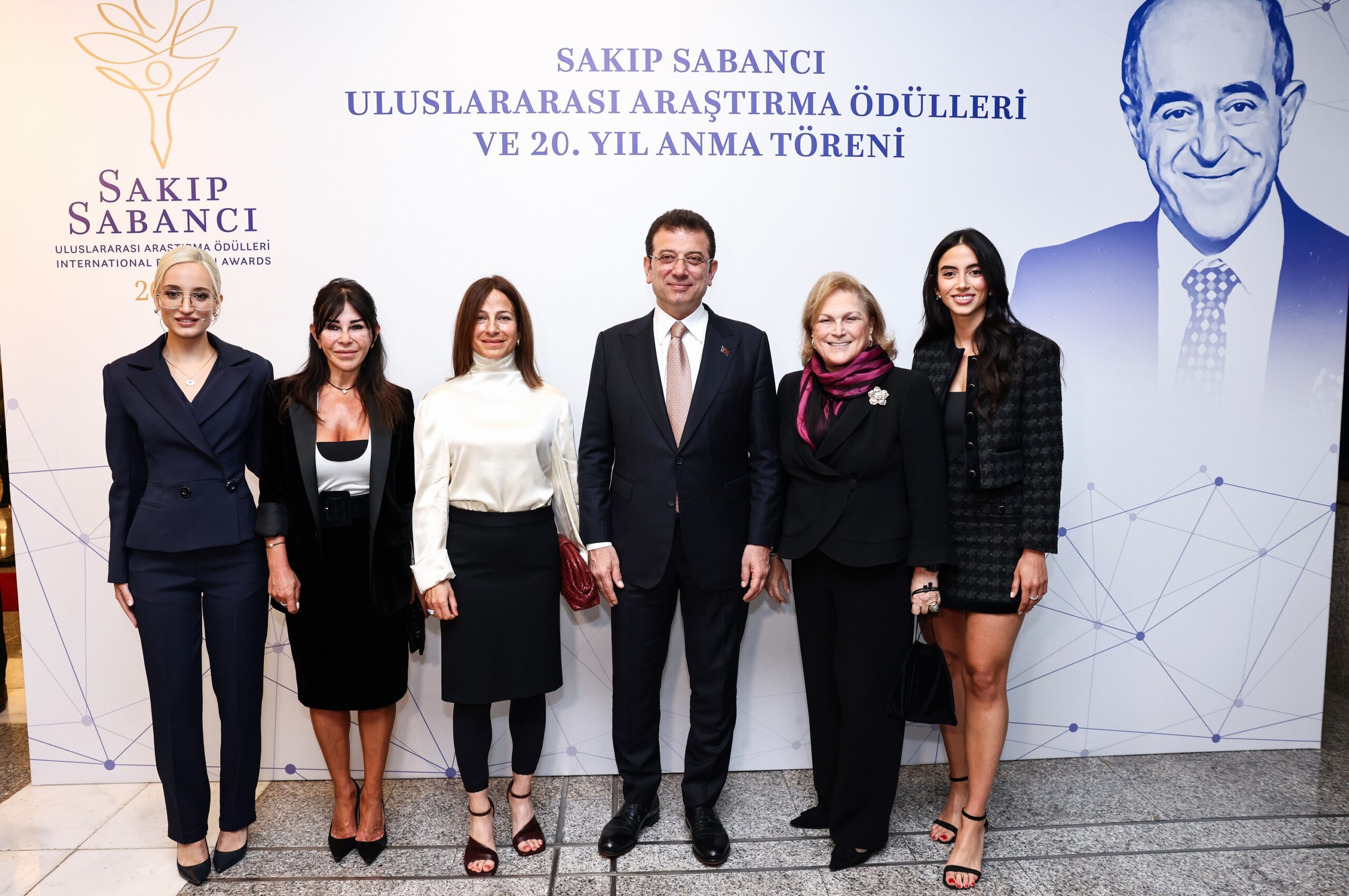 Ailesi ve Dostları Merhum Sakıp Sabancı’yı 20. Ölüm Yıl Dönümünde Anma Töreninde Yâd Etti