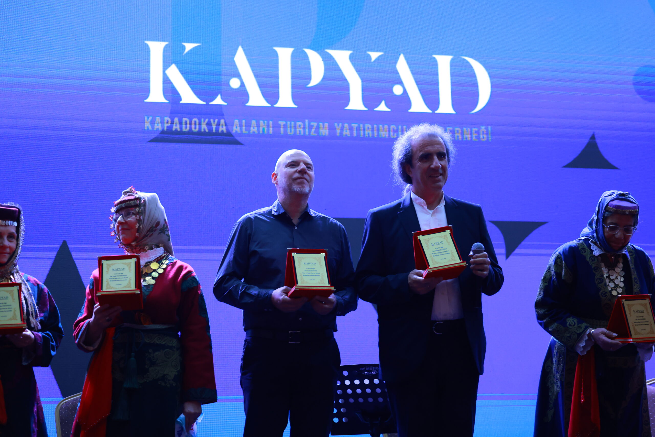 KAPADOKYA ALANI TURİZM YATIRIMCILARI DERNEĞİ (KAPYAD) BİRİNCİ YILDÖNÜMÜ GALASI VE ‘İZ BIRAKANLAR’ ÖDÜL TÖRENİ GERÇEKLEŞTİ