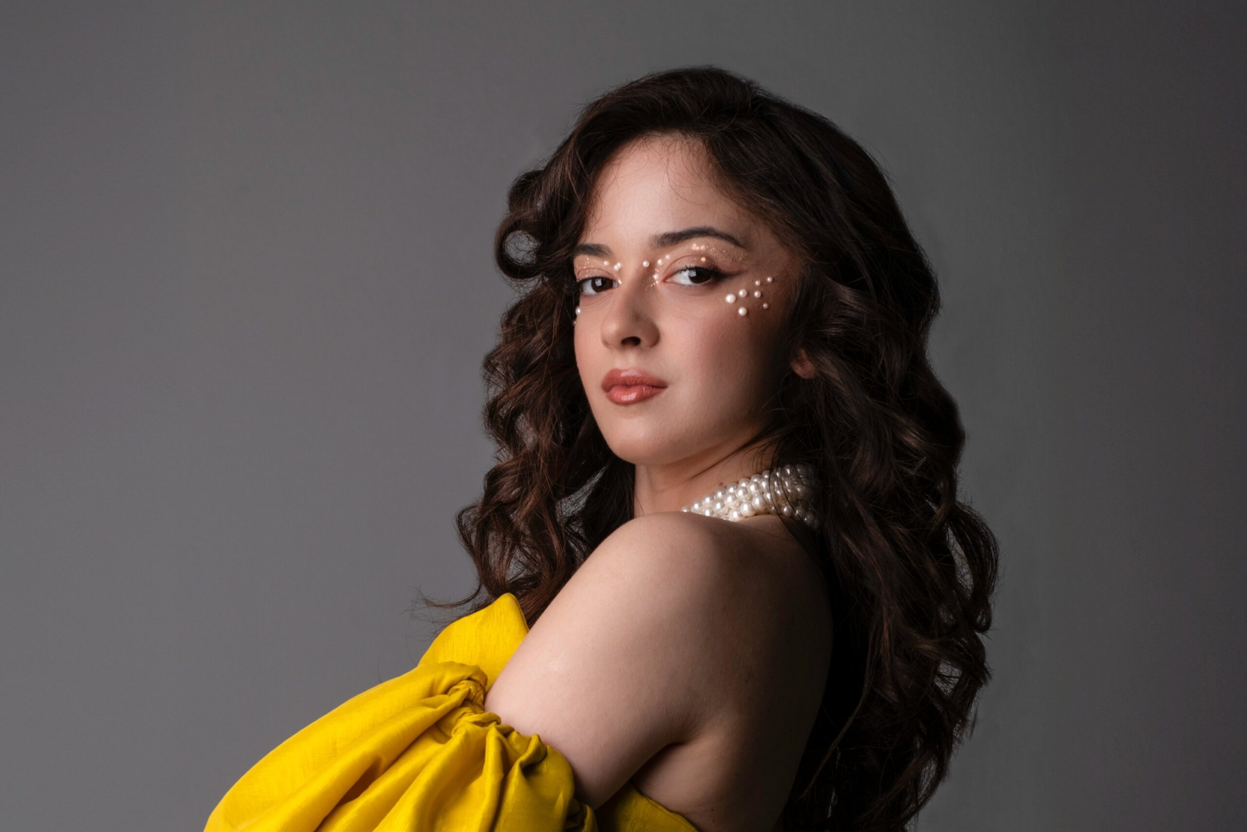 MELİS FİS HAYRANLARININ UZUN ZAMANDIR BEKLEDİĞİ ŞARKI ŞİMDİ YAYINDA!