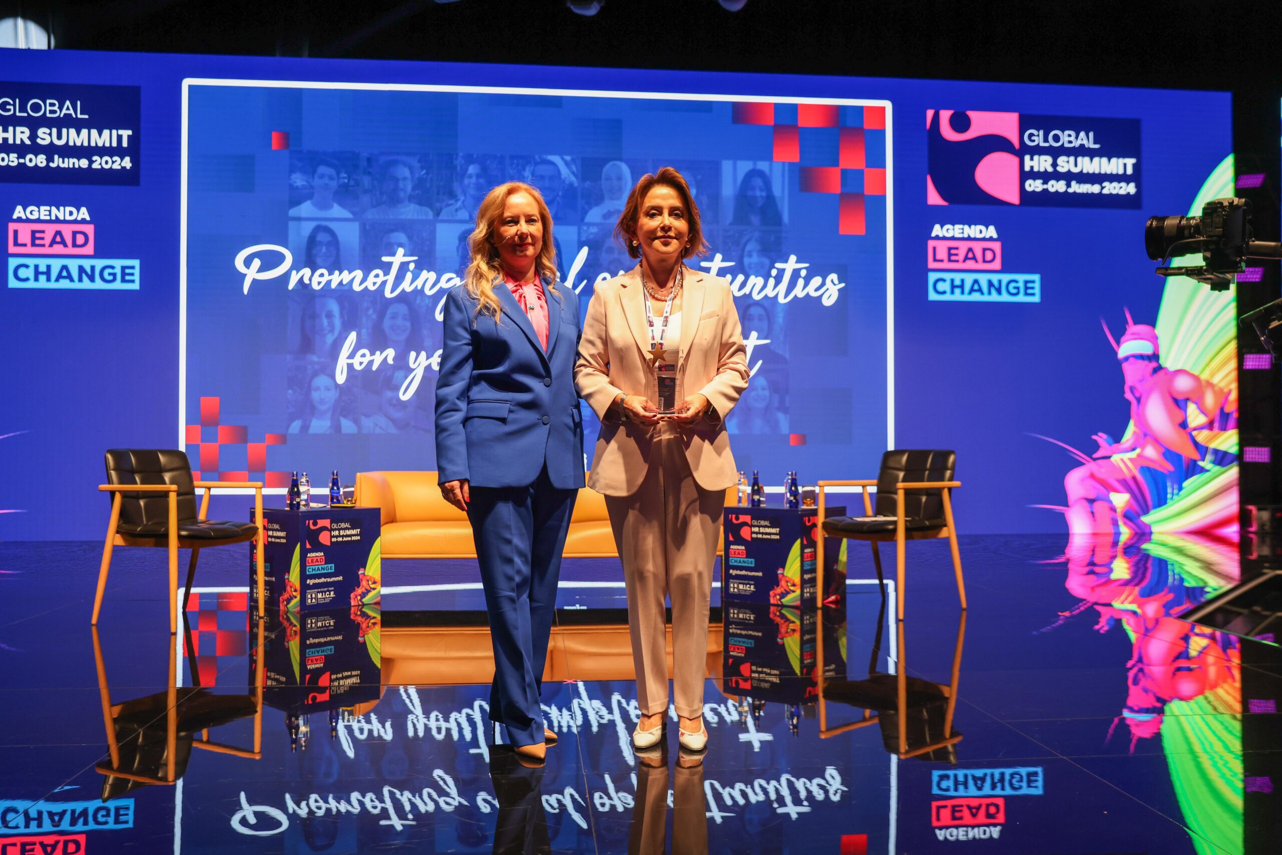 EMİNE SABANCI KAMIŞLI’YA ÜSTÜN BAŞARI ÖDÜLÜ