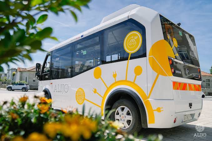 ADALAR’DA ASLINDA NE OLUYOR?