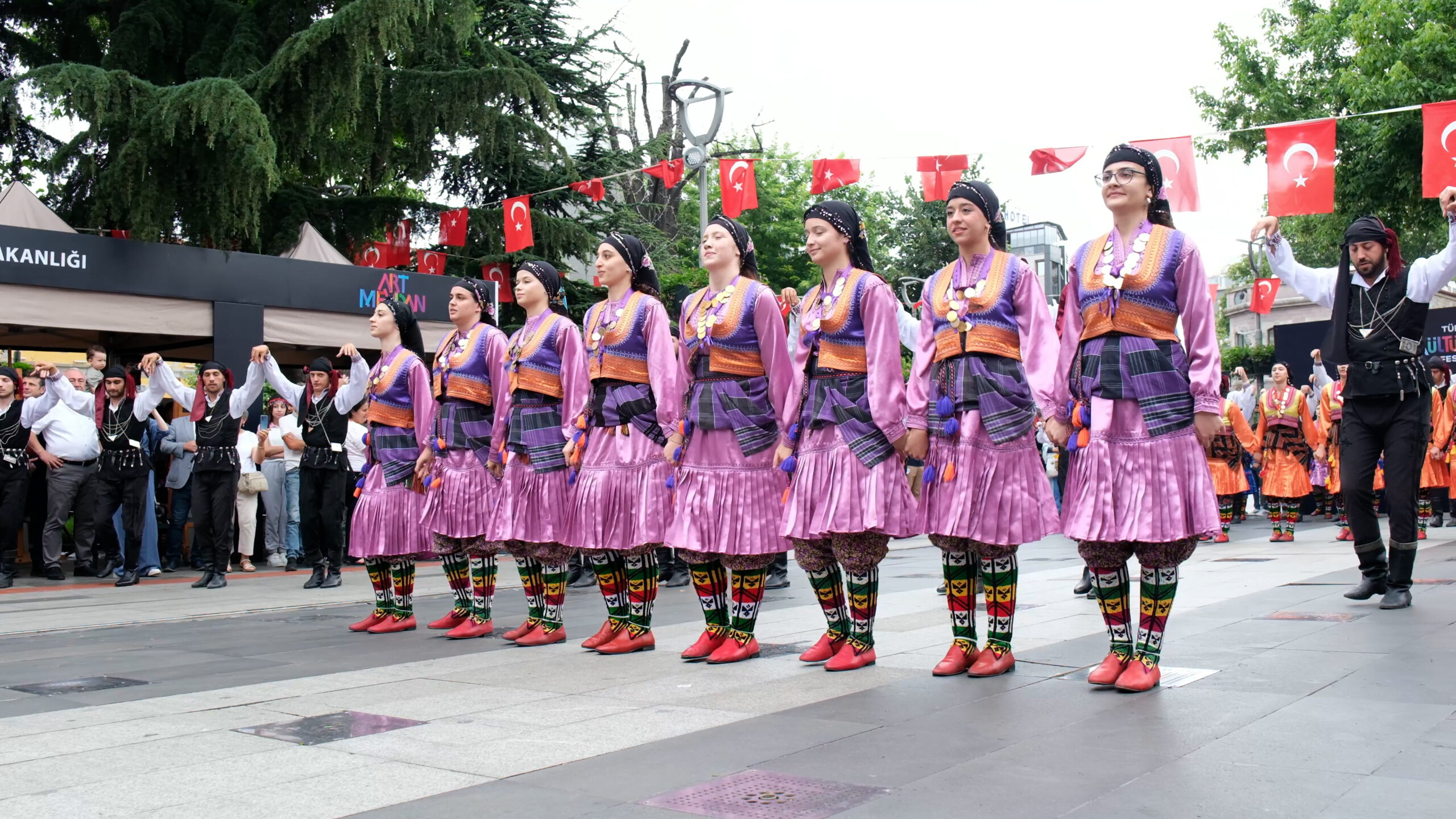 TRABZON KÜLTÜR YOLU FESTİVALİ TÜM COŞKUSUYLA BAŞLADI