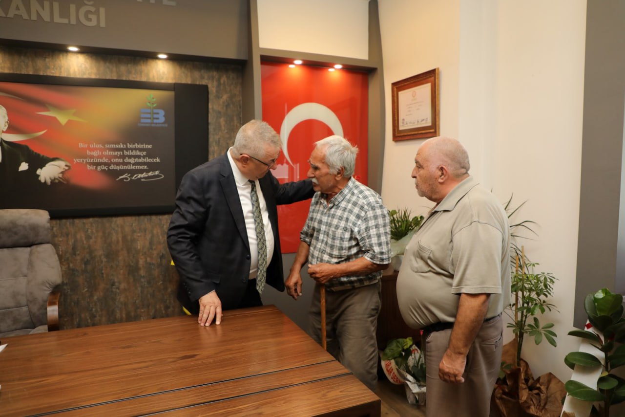 Edremit Belediyesi Kadıköy Mahallesi’nde yolları düzenliyor