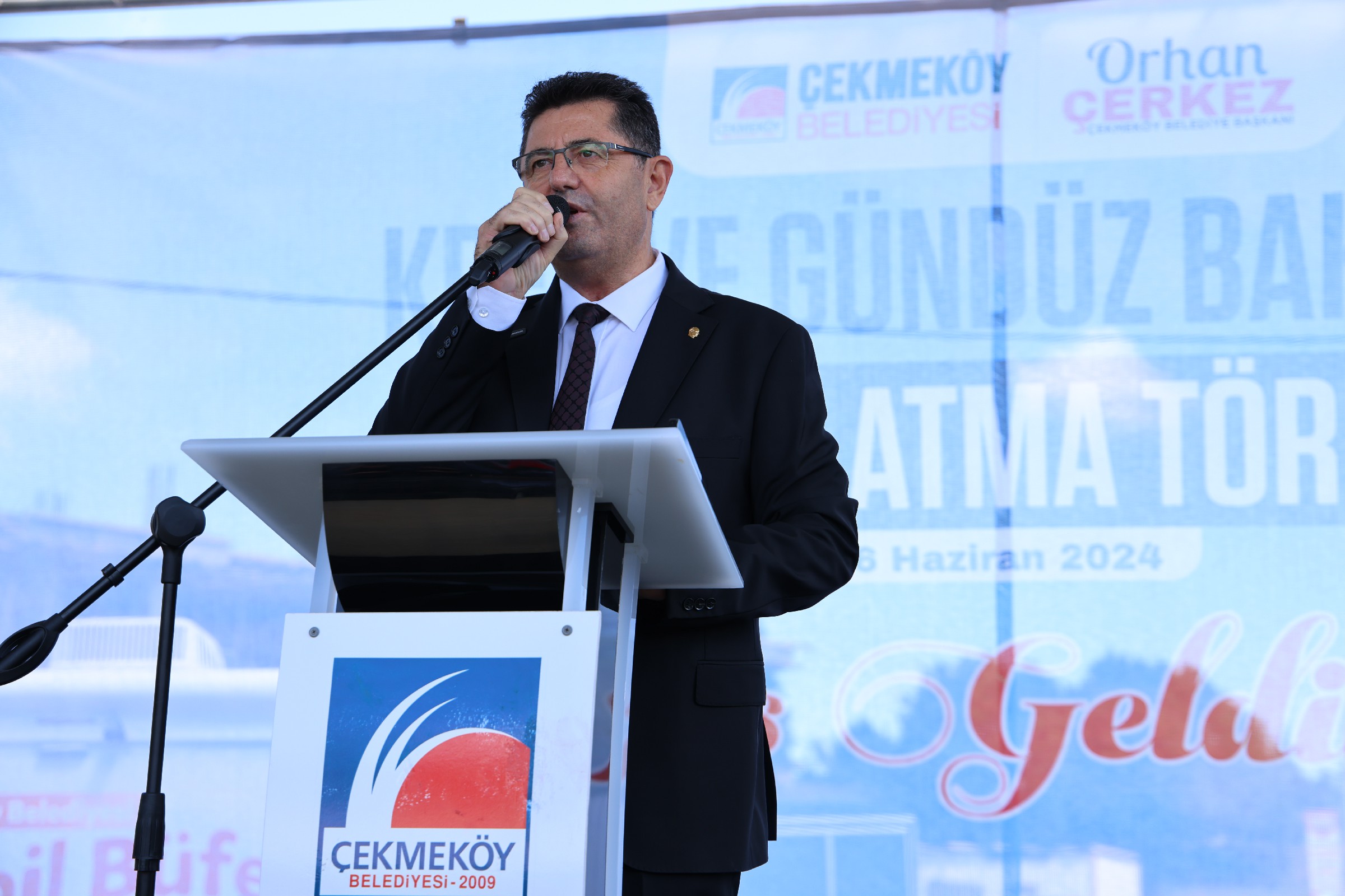 ÇEKMEKÖY’ÜN YENİ KREŞ VE GÜNDÜZ BAKIM EVİNİN TEMEL ATMA TÖRENİ GERÇEKLEŞTİ