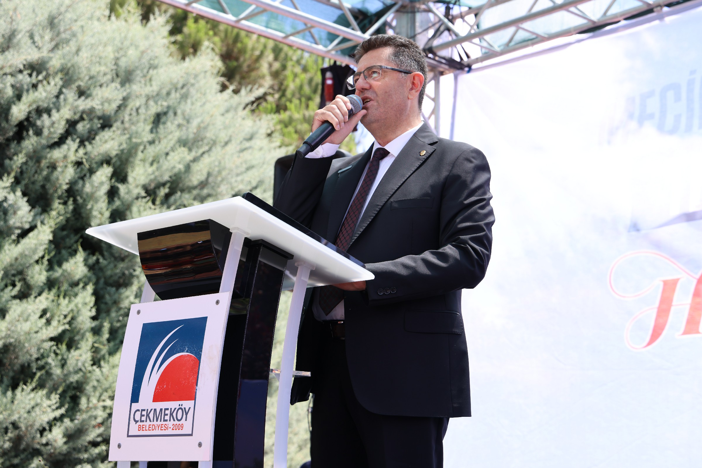 ÇEKMEKÖY’DE EMEKLİLER İÇİN YEPYENİ BİR YAŞAM ALANI TEMELİ ATILDI