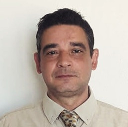 Etem Sevik’ten Anlamlı Şiir: “Sevincin Altın Tahtı”