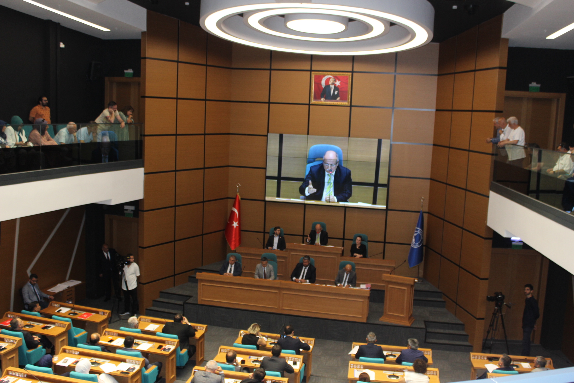 Üsküdar Meclisi’nde Kritik Toplantı: Vakıf ve Derneklere Verilen Taşınmazlar İptal Edildi