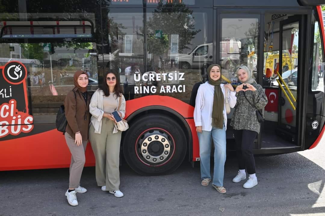 Manisa Büyükşehir Belediye Başkanı Ferdi Zeyrek’ten Öğrencilere Büyük Jest: Ücretsiz Ring Seferleri Genişletildi