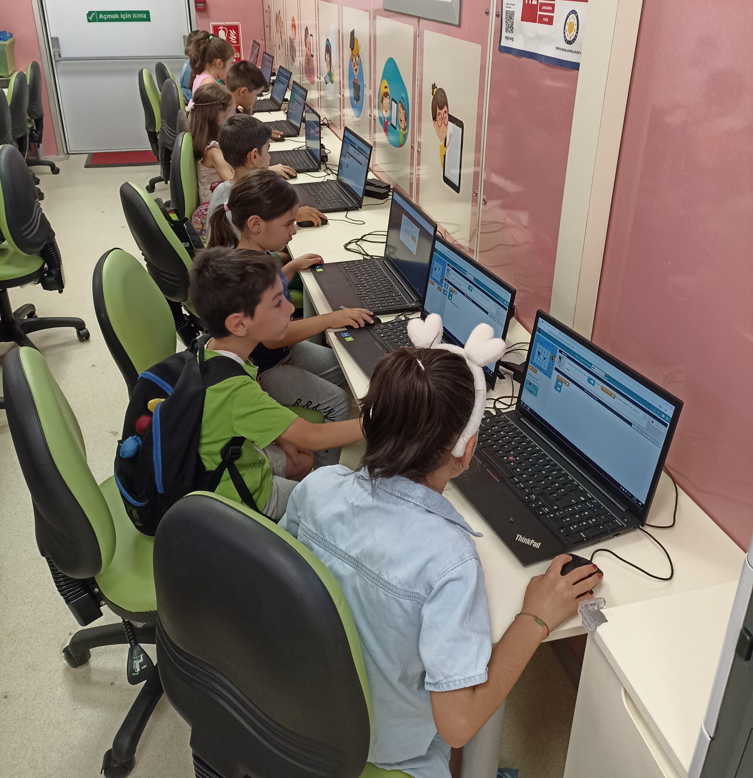 TEGV Bilişim Ateşböceği Diyarbakırlı Çocuklara Eğitim Desteği Sağlıyor