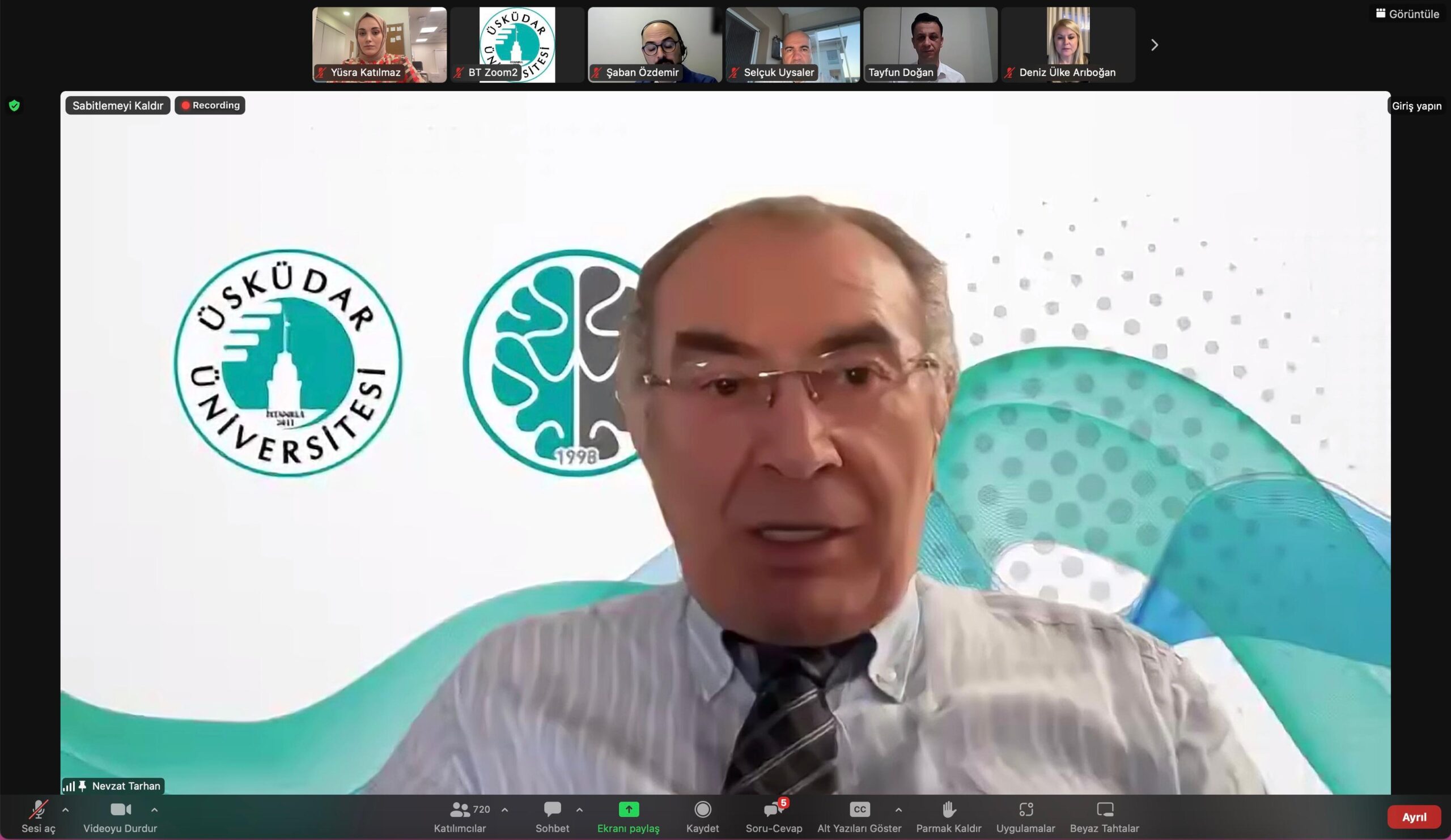 Üsküdar Üniversitesi Kurucu Rektörü, Psikiyatrist Prof. Dr. Nevzat Tarhan, modern çağda insanların beklenti düzeyinin yüksek olduğunu söyledi