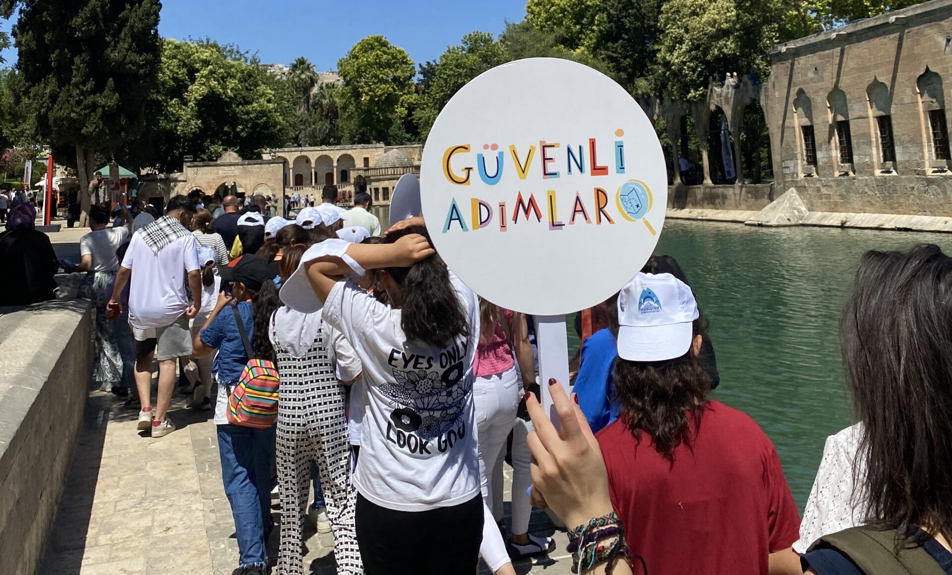 ŞANLIURFALI KIZ ÇOCUKLAR SKECHERS İLE “GÜVENLİ ADIMLAR” ATIYOR