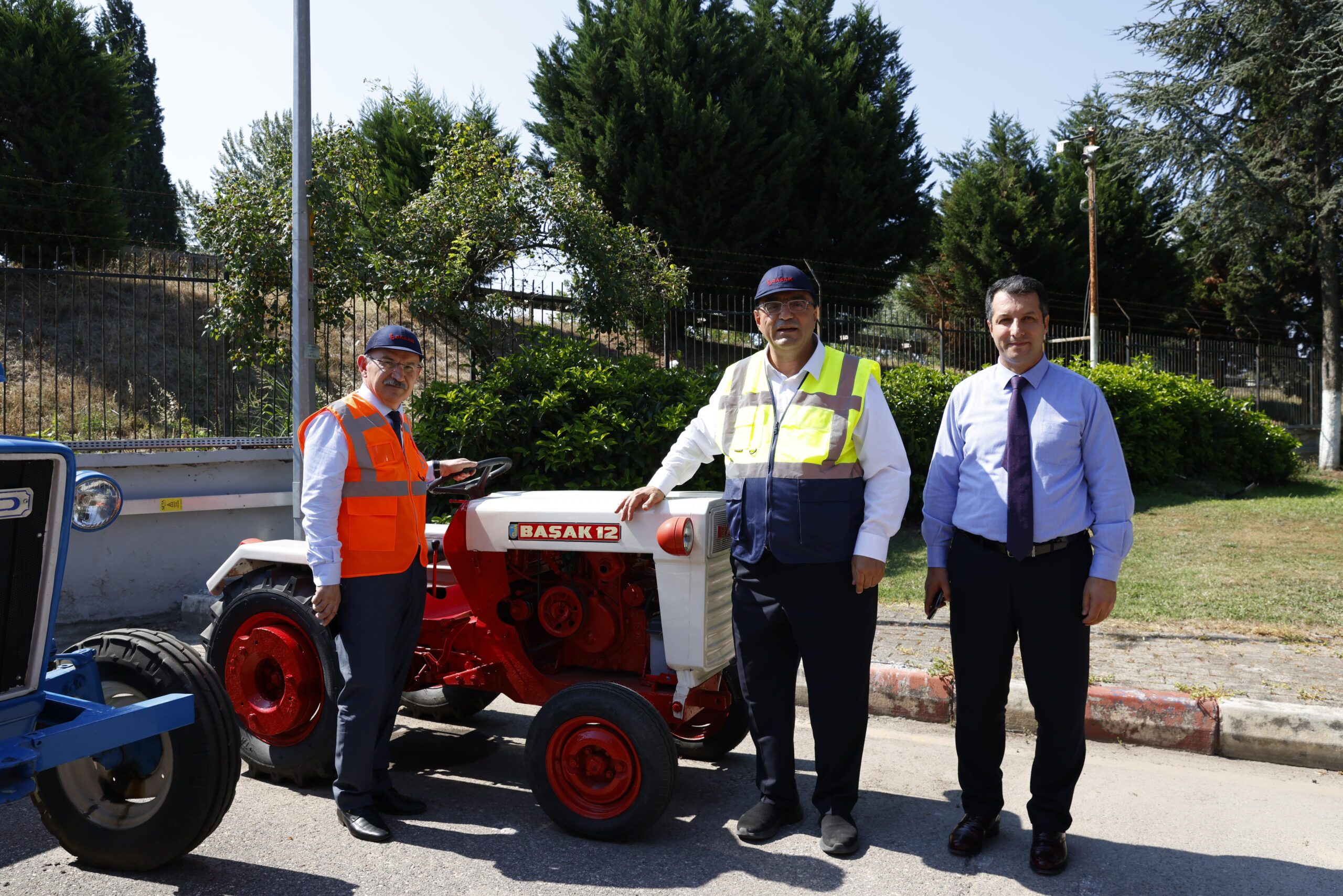 Sakarya Valisi ve Sapanca Kaymakamı’ndan BAŞAK Traktöre Ziyaret