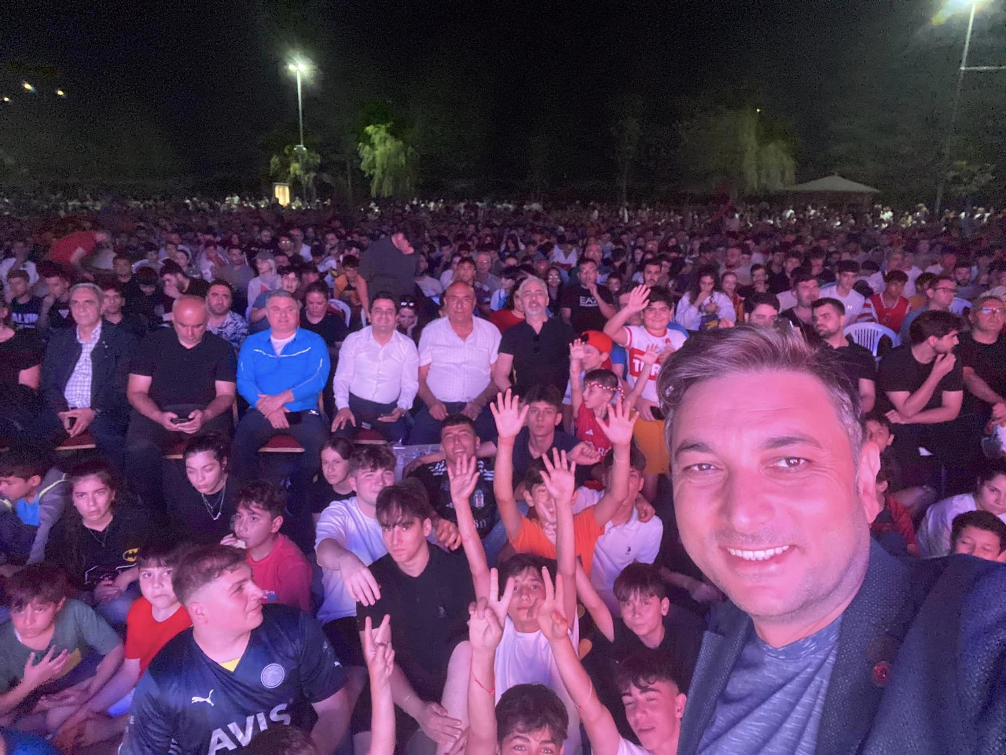 Çekmeköy Belediyesi, Doğa Park’ta Dev Ekranla Milli Maç Heyecanı