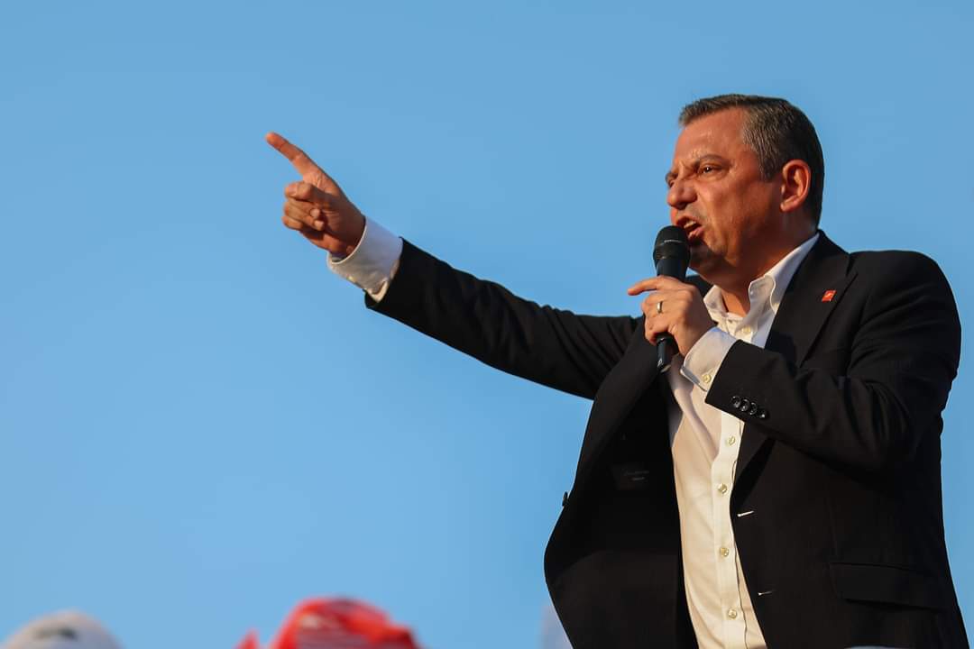CHP LİDERİ ÖZGÜR ÖZEL BALIKESİR’DE: “KUVÂ-YI MİLLİYE ŞEHRİNDEN TÜRKİYE’YE DEĞİŞİM MESAJI”