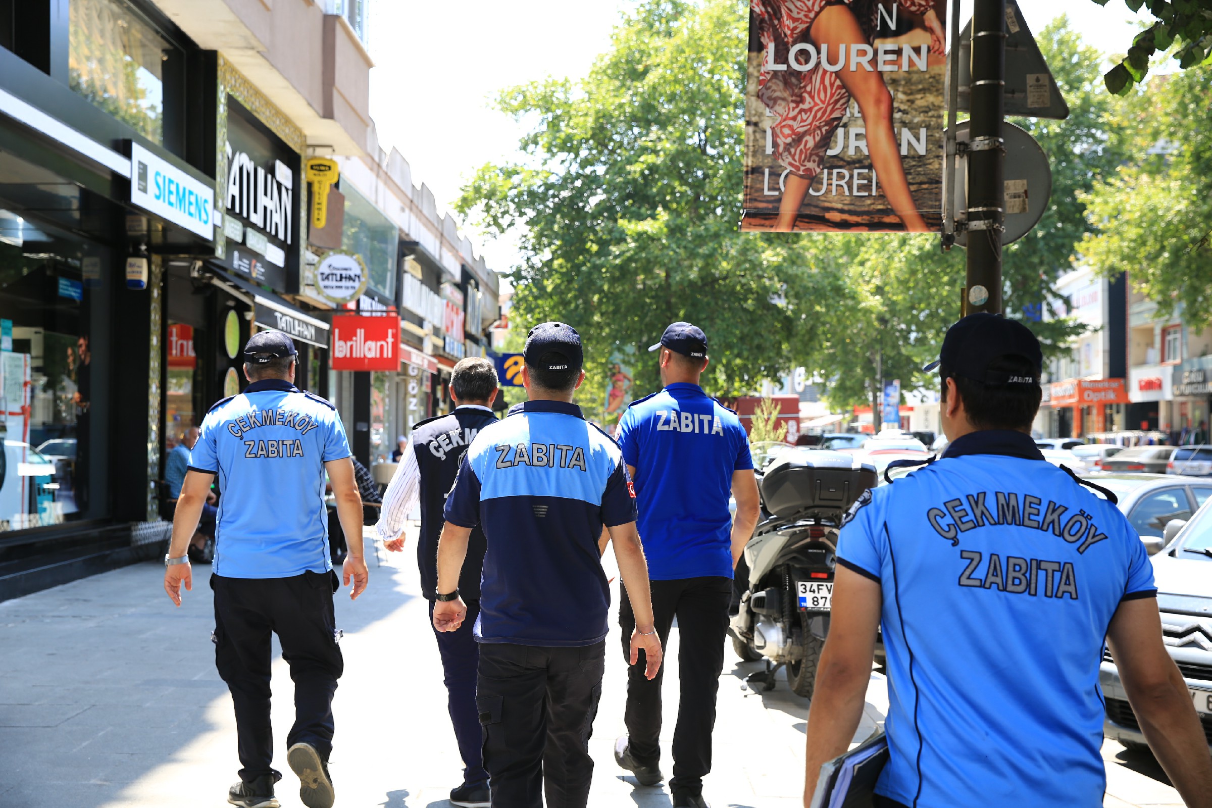ÇEKMEKÖY’DE KALDIRIM İŞGALİNE ZABITA DENETİMİ