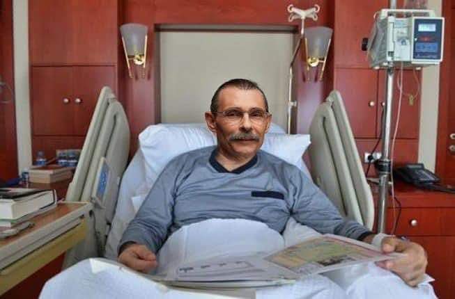 “Abdullah Gül ve Erdal Beşikçioğlu: Milli Günlerdeki Sağlık Durumları ve Etkinlik İptalleri”