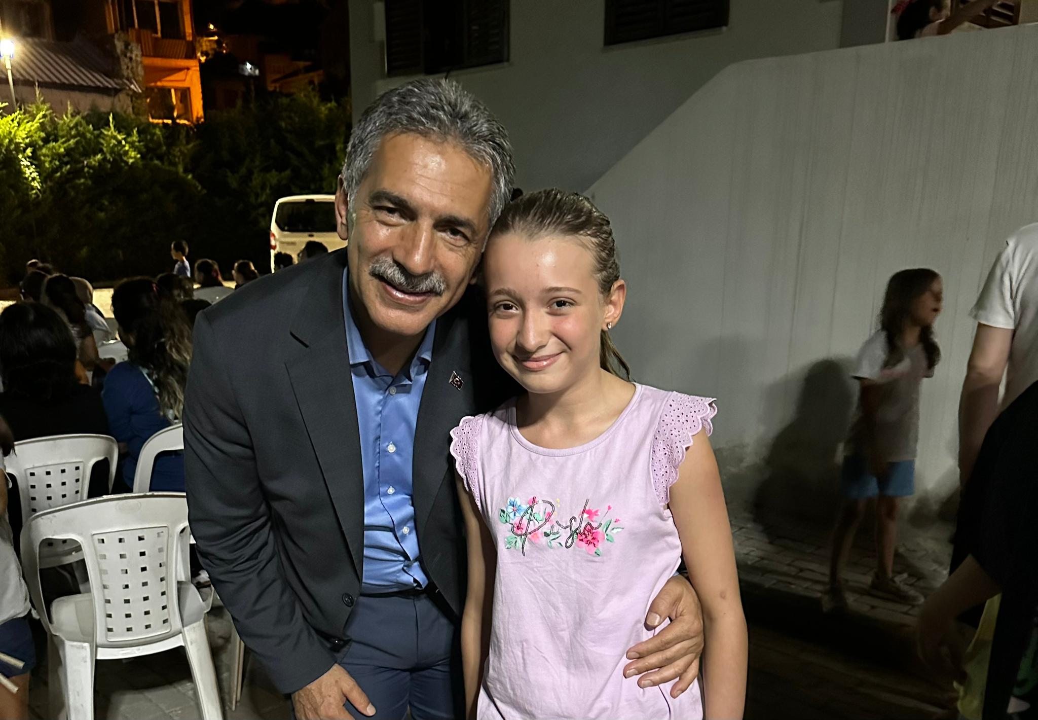 Gemlik Belediyesi, Çocuklarla Sinema Keyfi Etkinliğini Kent Müzesi Bahçesinde Gerçekleştirdi