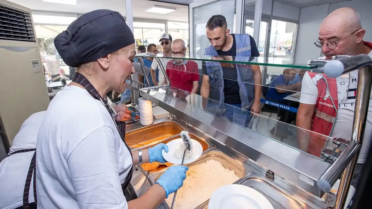 İzmir’de Kent Lokantaları Büyük İlgi Görüyor