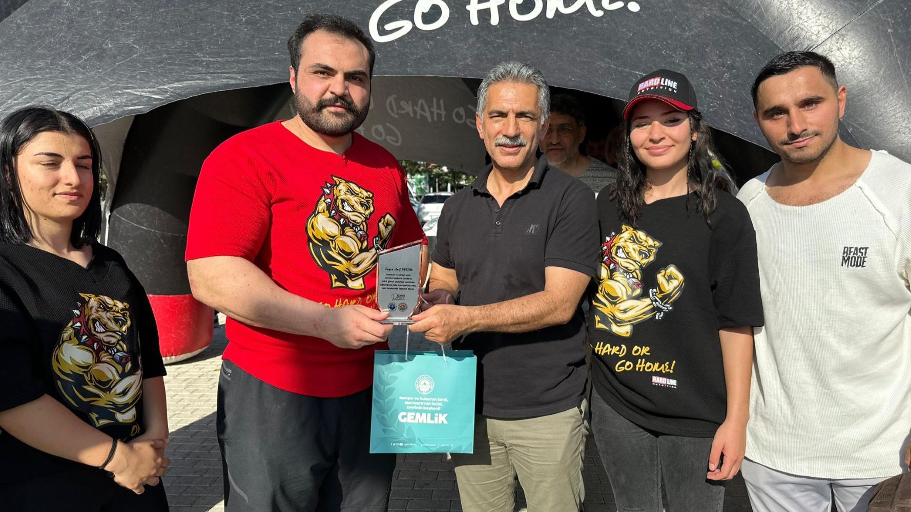 Gemlik’te Halkla Bilek Güreşi Programında Dünya ve Avrupa Şampiyonları Heyecanı