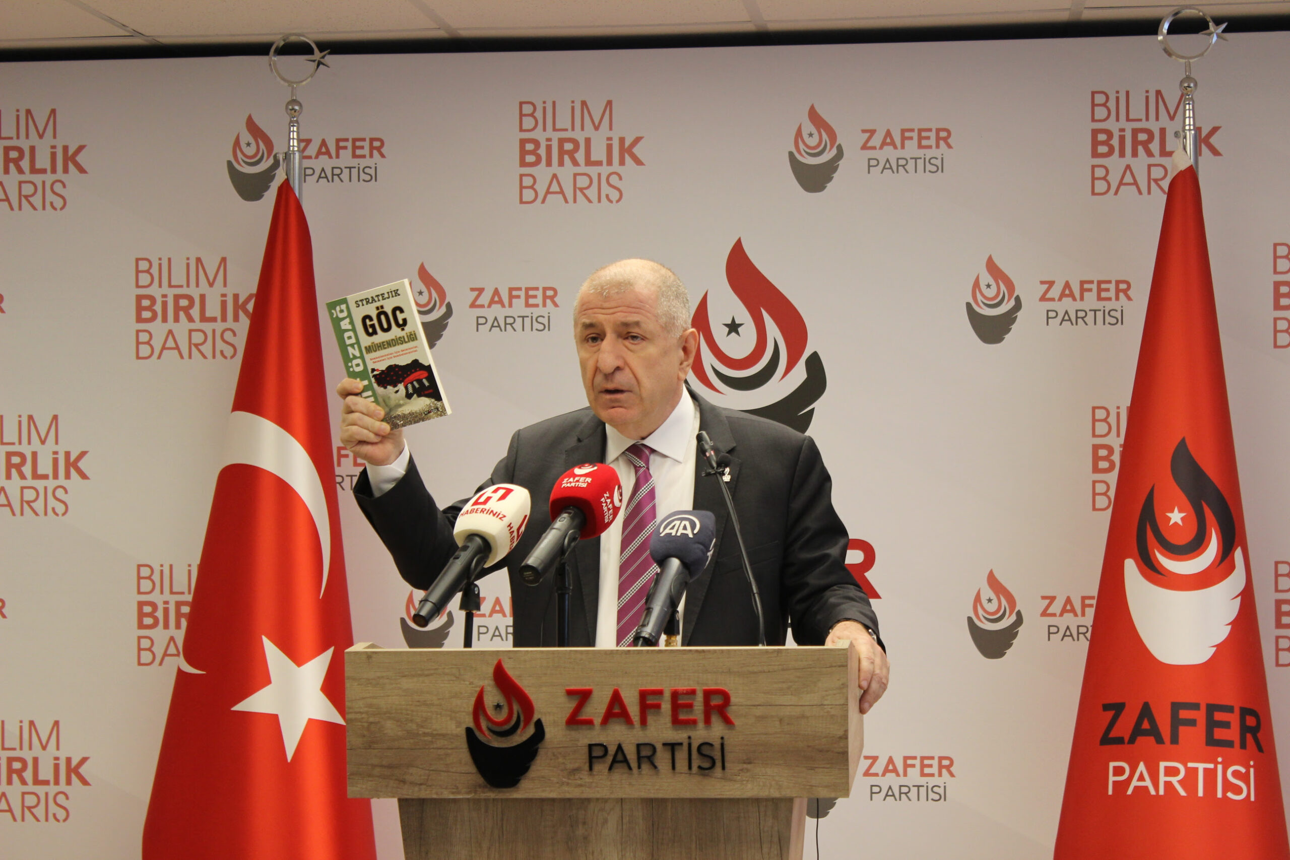 ÜMİT ÖZDAĞ, ”OLAYLARIN SORUMLUSU YANLIŞ SURİYE POLİTİKANIZDIR”