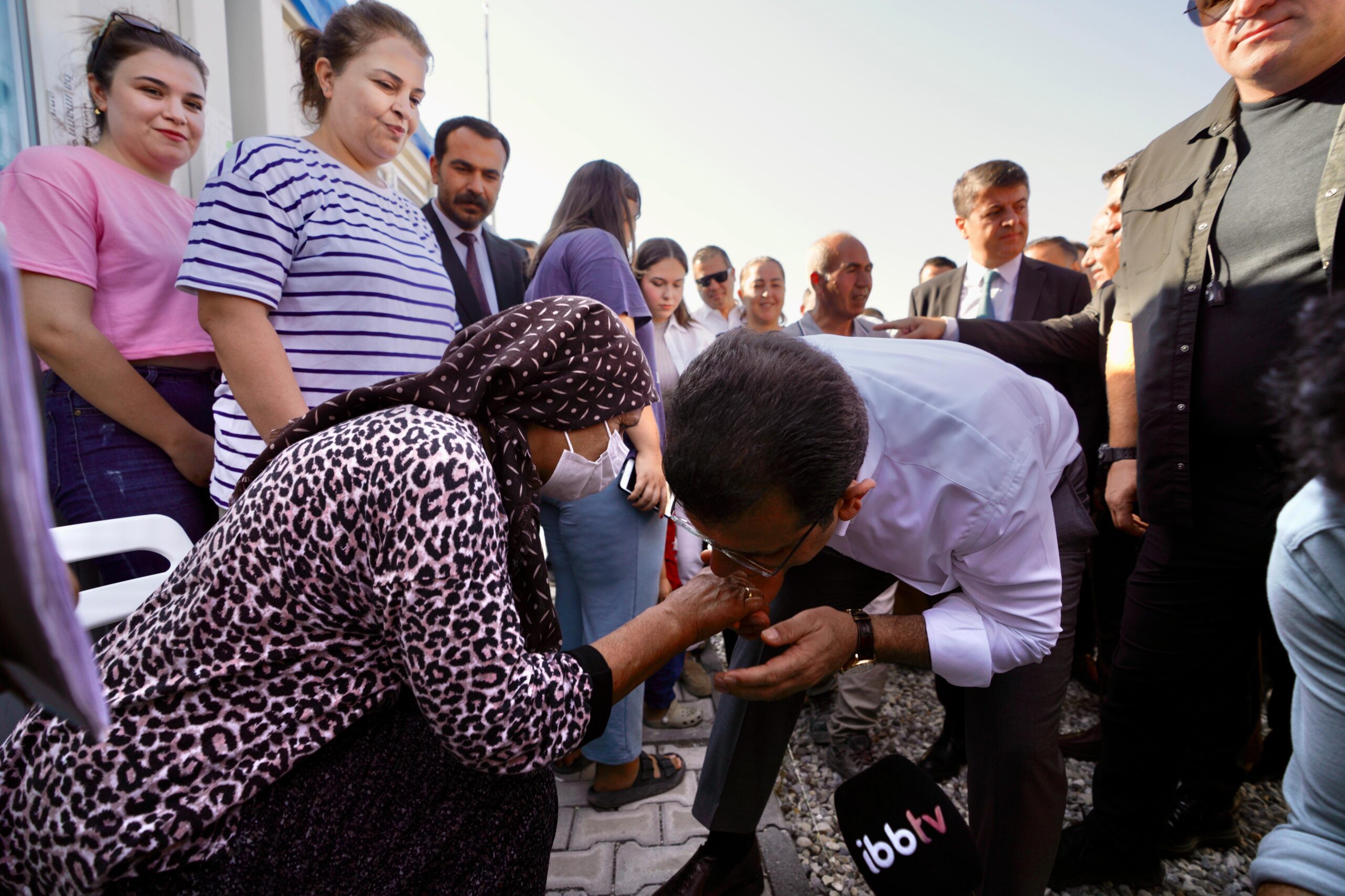 TBB ve İBB Başkanı Ekrem İmamoğlu, Adıyaman’da Depremzedelerle Bir Araya Geldi: “Bu Acı Hepimizi Yakacak”