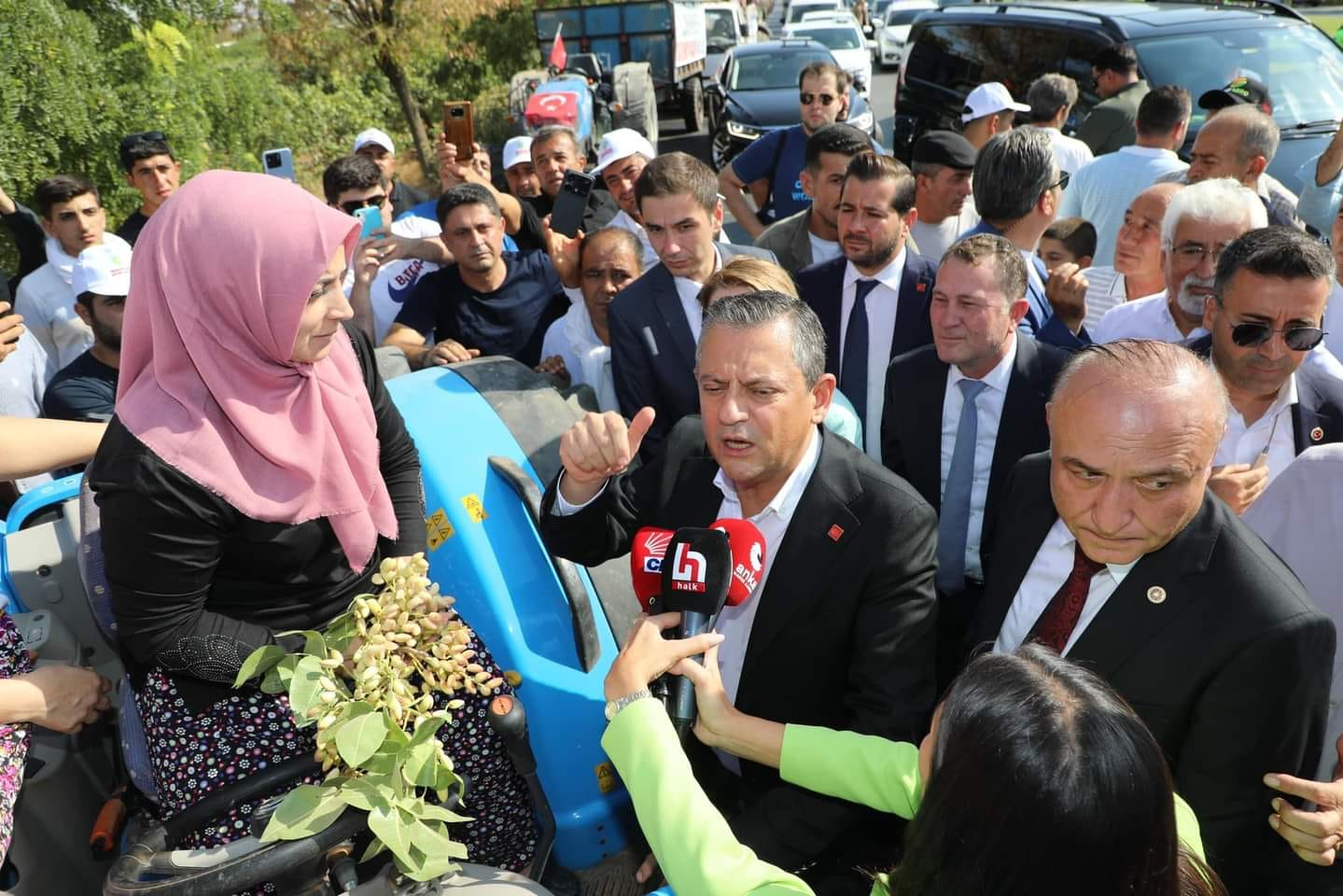 Özgür Özel: "Ekrem İmamoğlu Adaylıktan Çekilemez"