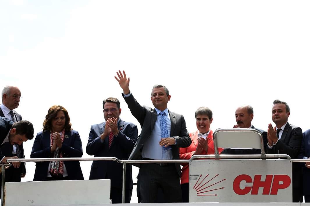 CHP Genel Başkanı Özgür Özel: ‘Provokasyonlara Gelmeyeceğiz, Halkımızla Yürüyeceğiz'”