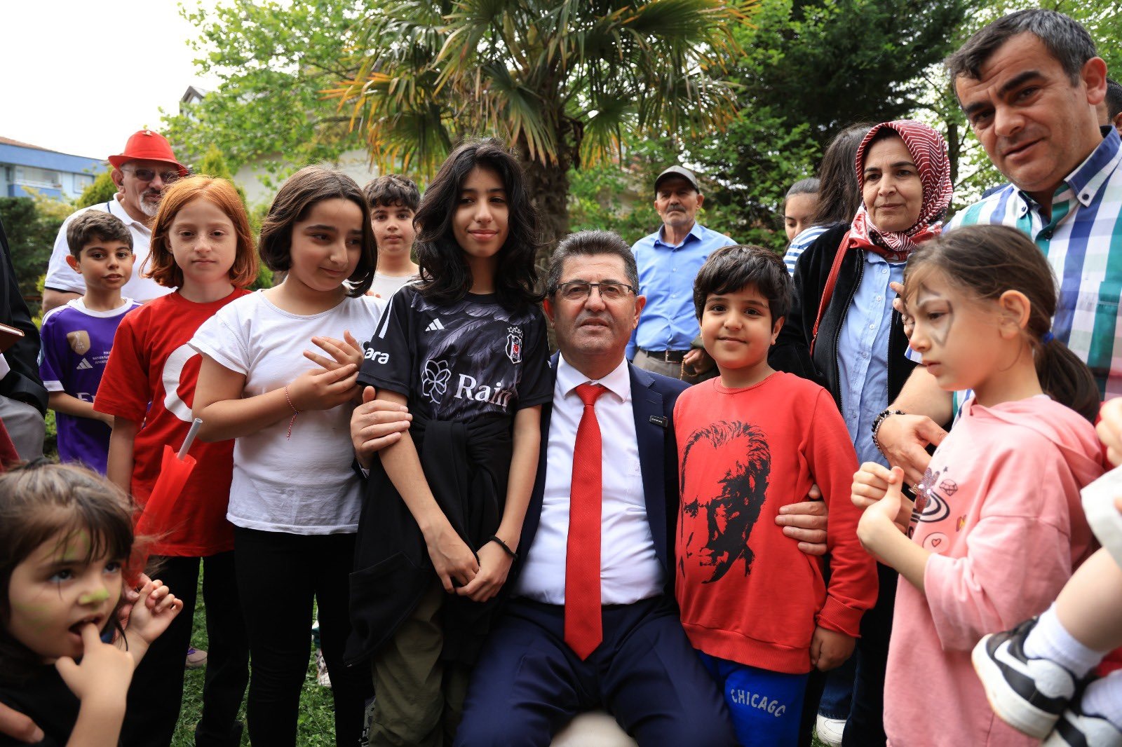 Çekmeköy Belediye Başkanı Orhan Çerkez’den Seçim Vaadi: İlkokul Öğrencilerine Fındık Desteği