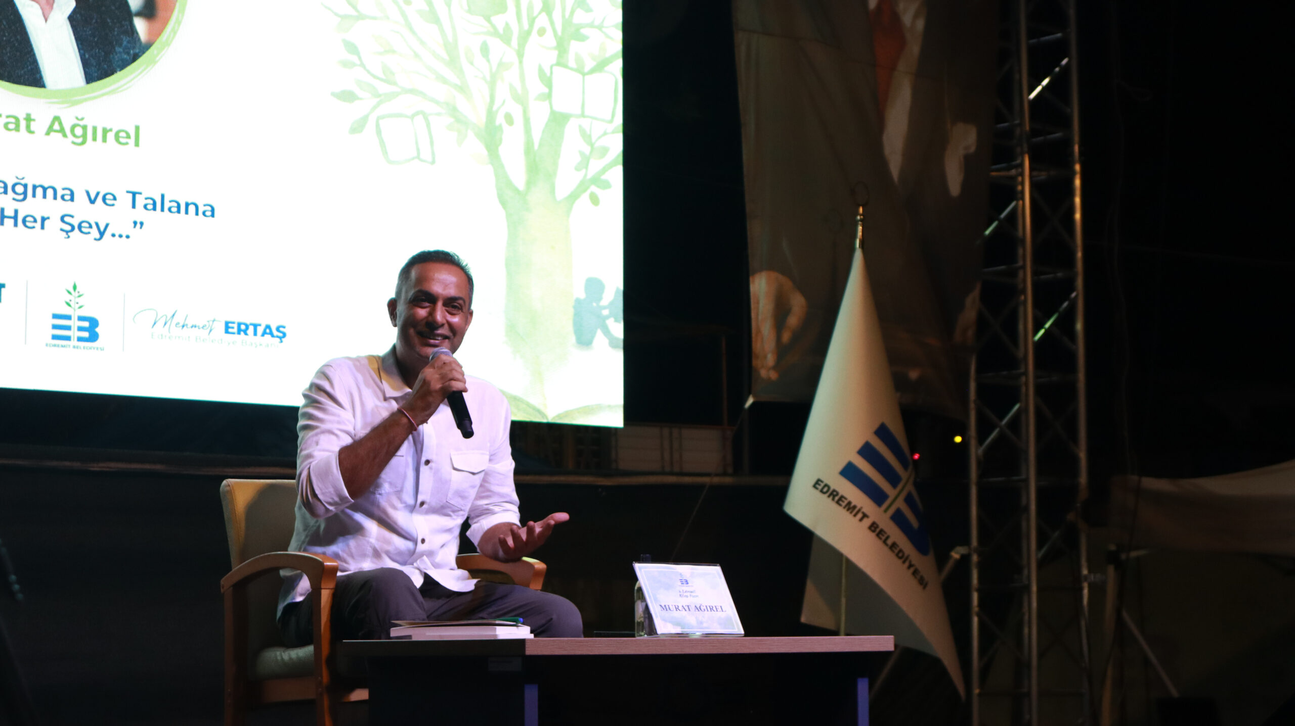 Son kitabı toplatılmak istenen Murat Ağırel: İstedikleri kadar paraları, savcıları ve avukatları olsun; gerçekleri işaret diliyle anlatır yine anlatırım!