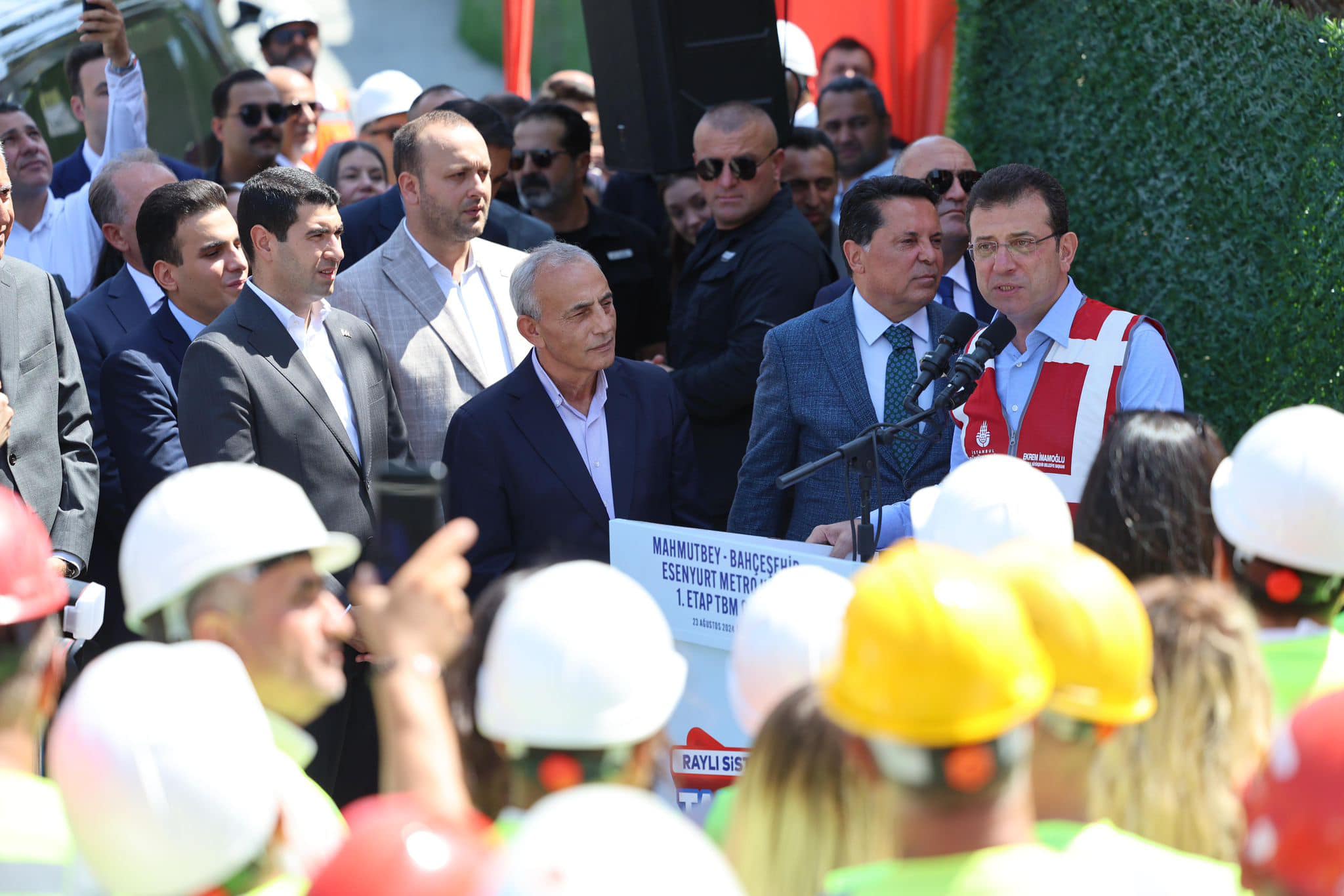 Ekrem İmamoğlu’ndan Belediye Başkanlarına Önemli Uyarı: “Koltuk Millete Aittir; Fazla Oturmamalarını Tavsiye Ederim”