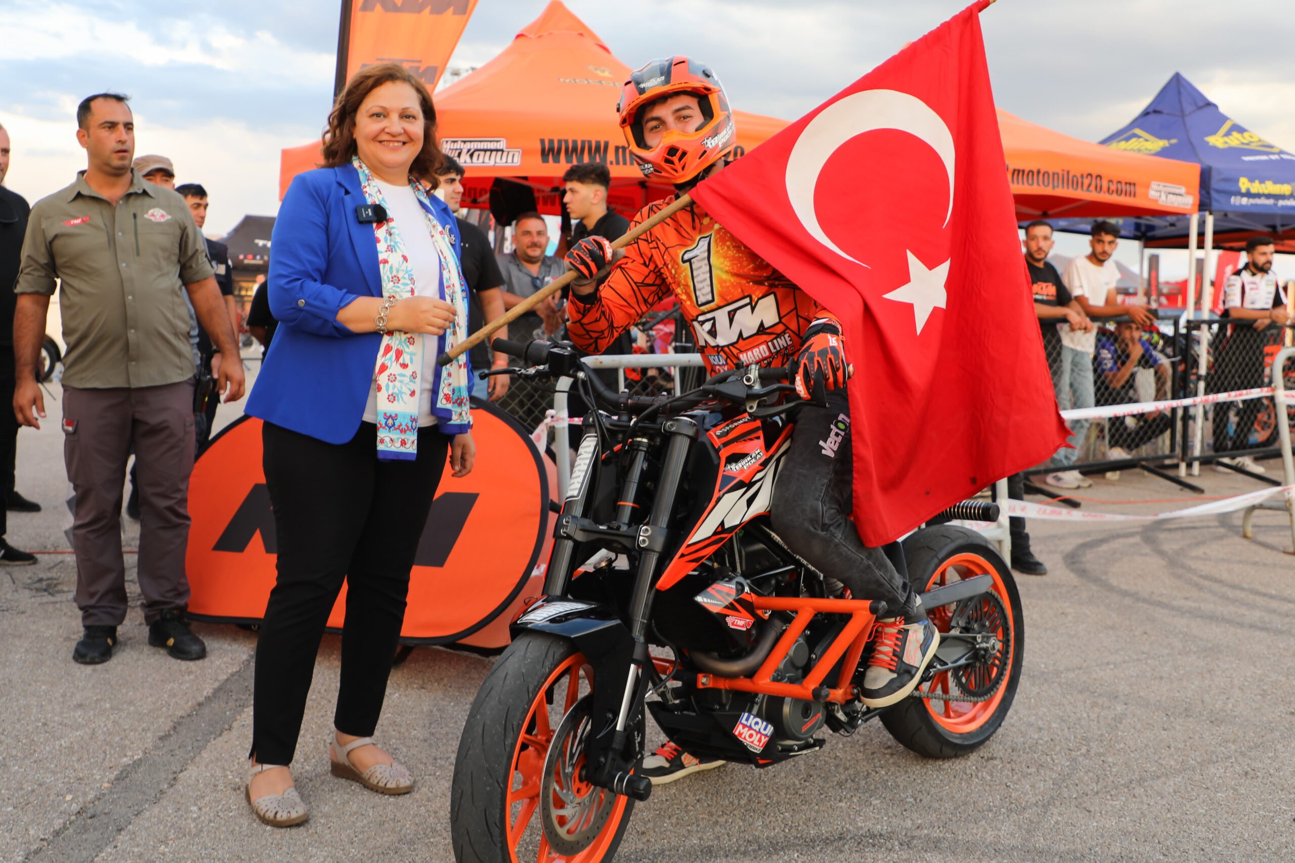 NG Afyon MotoFest, İlk Gününde 70 Bin Katılımcıyı Ağırladı: Akrobasi ve Müzik Dolu Bir Başlangıç