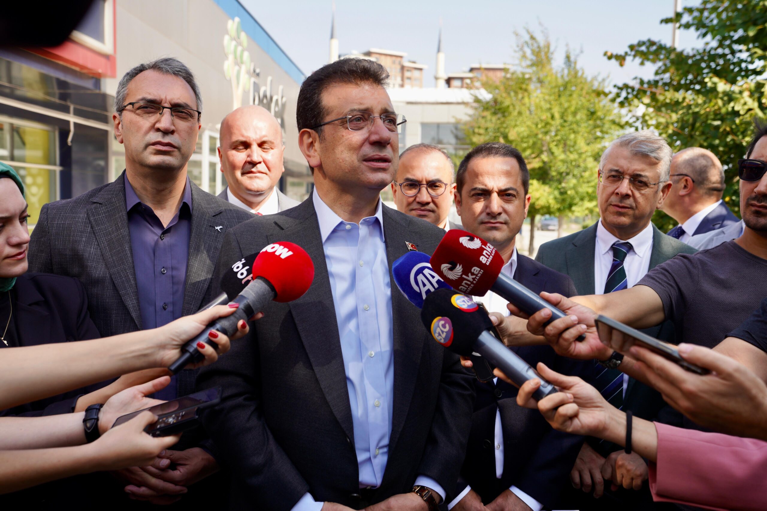 BAŞKAN İMAMOĞLU: GEÇMİŞTE, ‘NE İSTEDİNİZ DE VERMEDİK’ DİYE TARİFLEDİKLERİ, PEŞKEŞ ÇEKİLMİŞ BİR YERDEYİZ