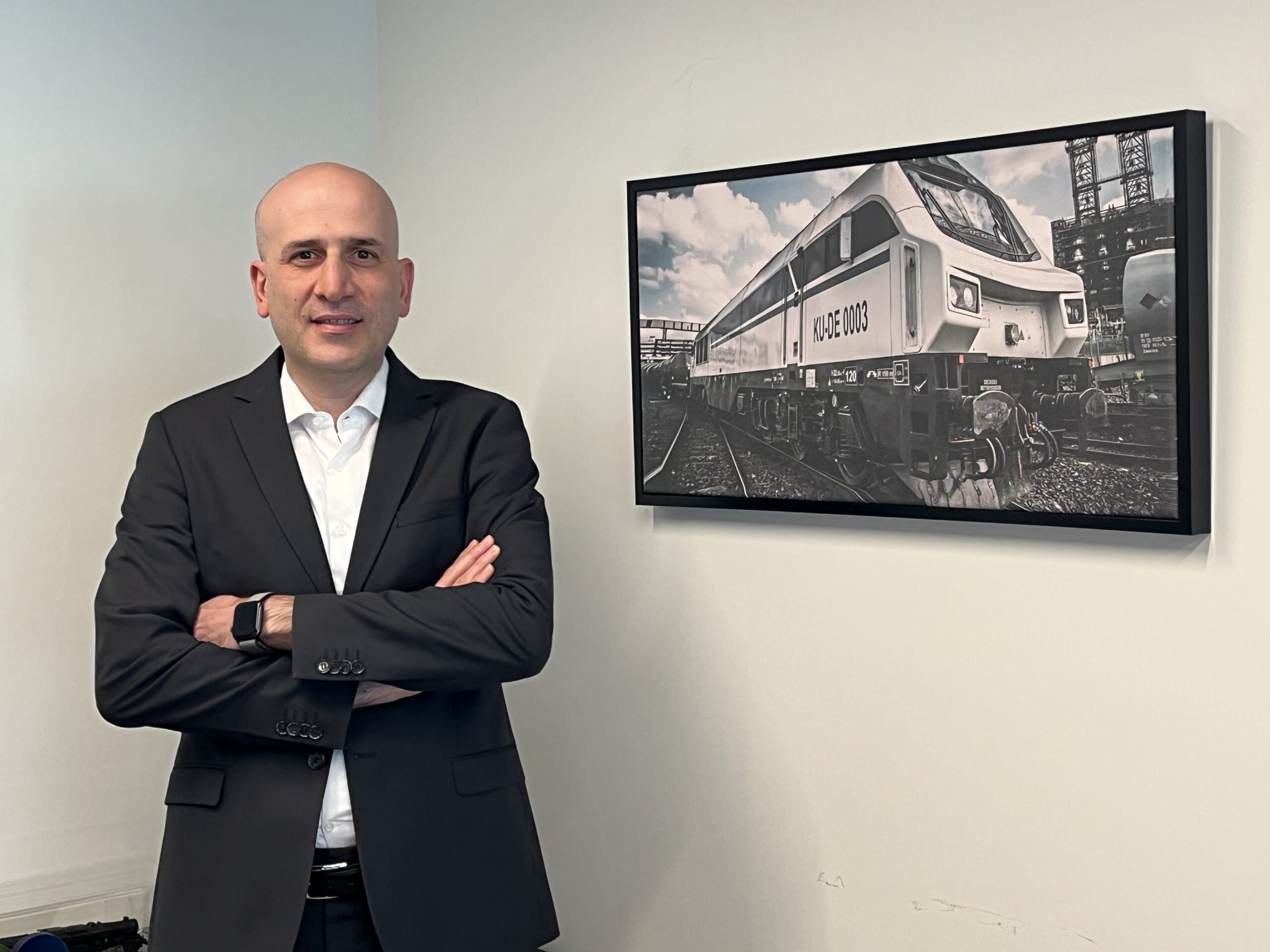 Körfez Ulaştırma, Tüpraş’ın Akaryakıt Lojistiğini Kesintisiz Sağlarken 2050 Karbon Nötr Hedefine de Hibrit Lokomotifleriyle İvme Kazandırıyor